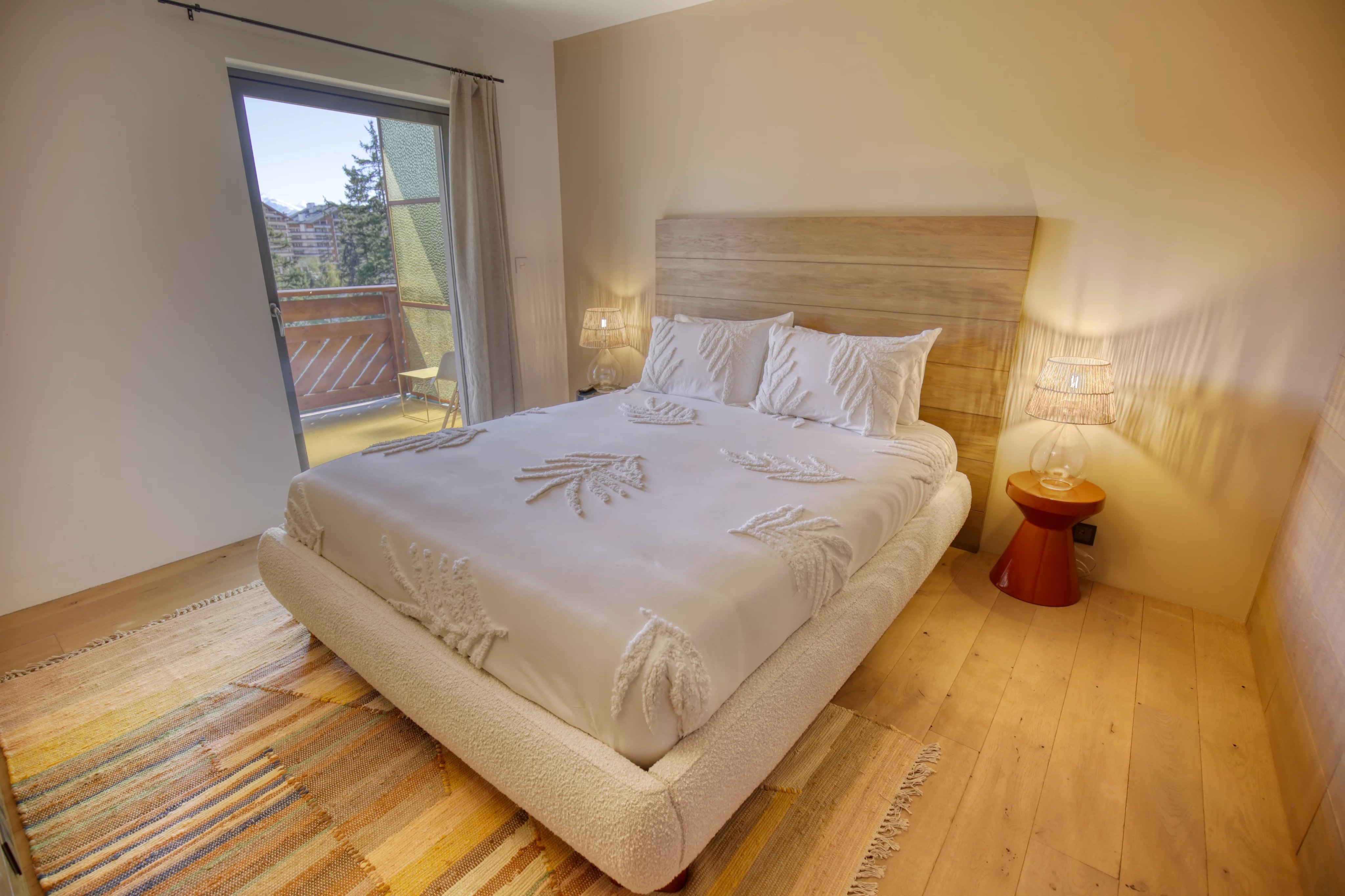 2,5 pièces de standing - rénové et grand balcon, à Crans !