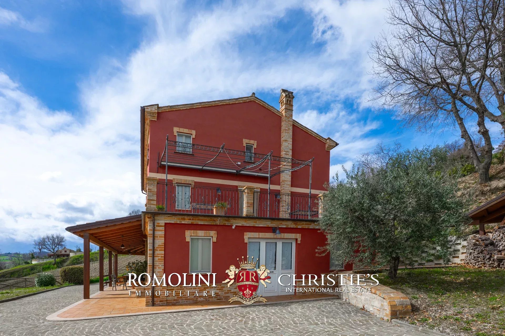 13 Bedroom Vineyard's Image 3
