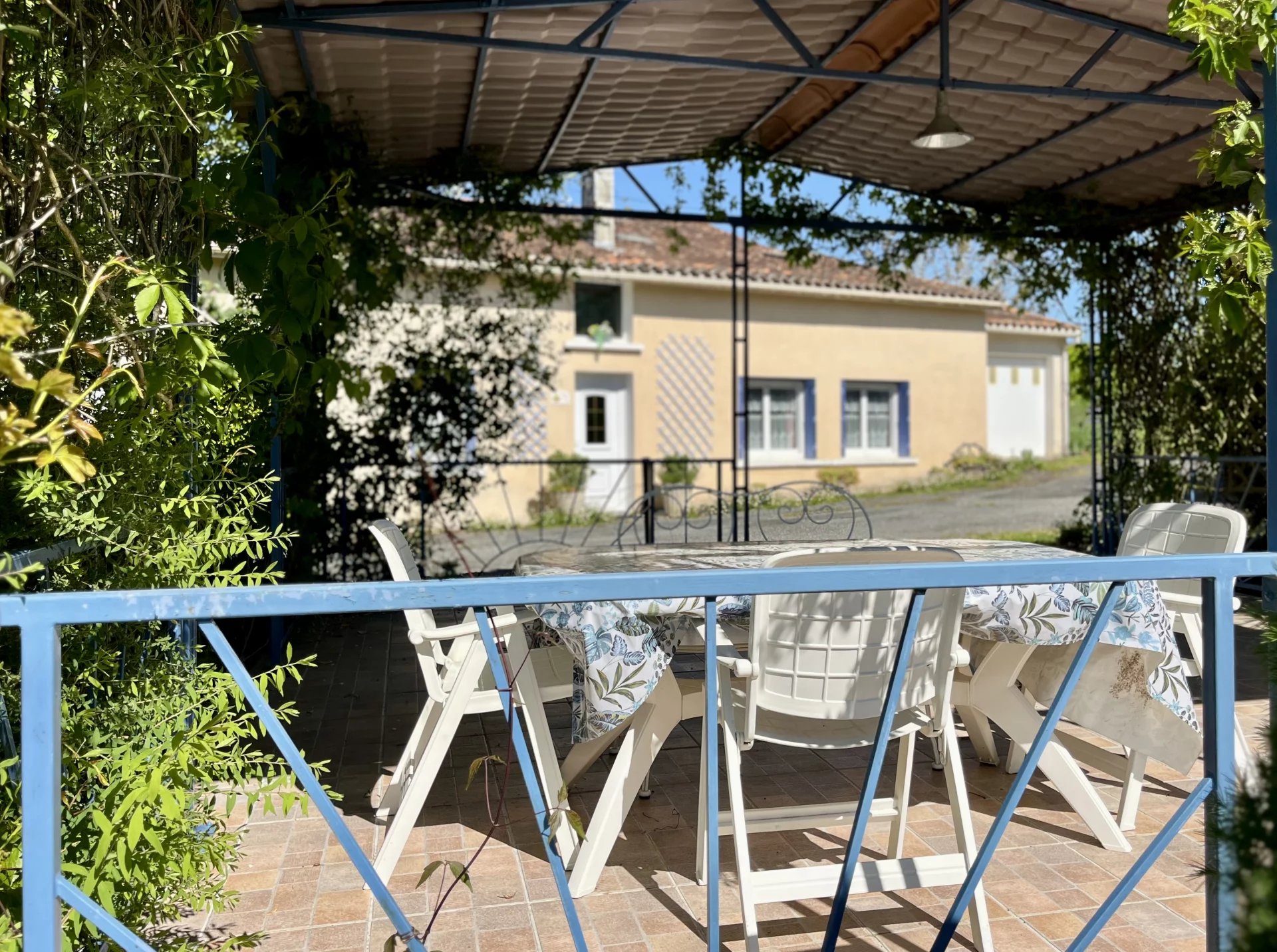Lovely country house with exceptional panoramic views