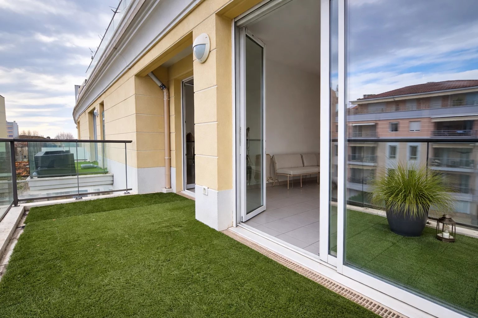 Appartement 2 pièces lumineux avec terrasse et garage – Résidence sécurisée