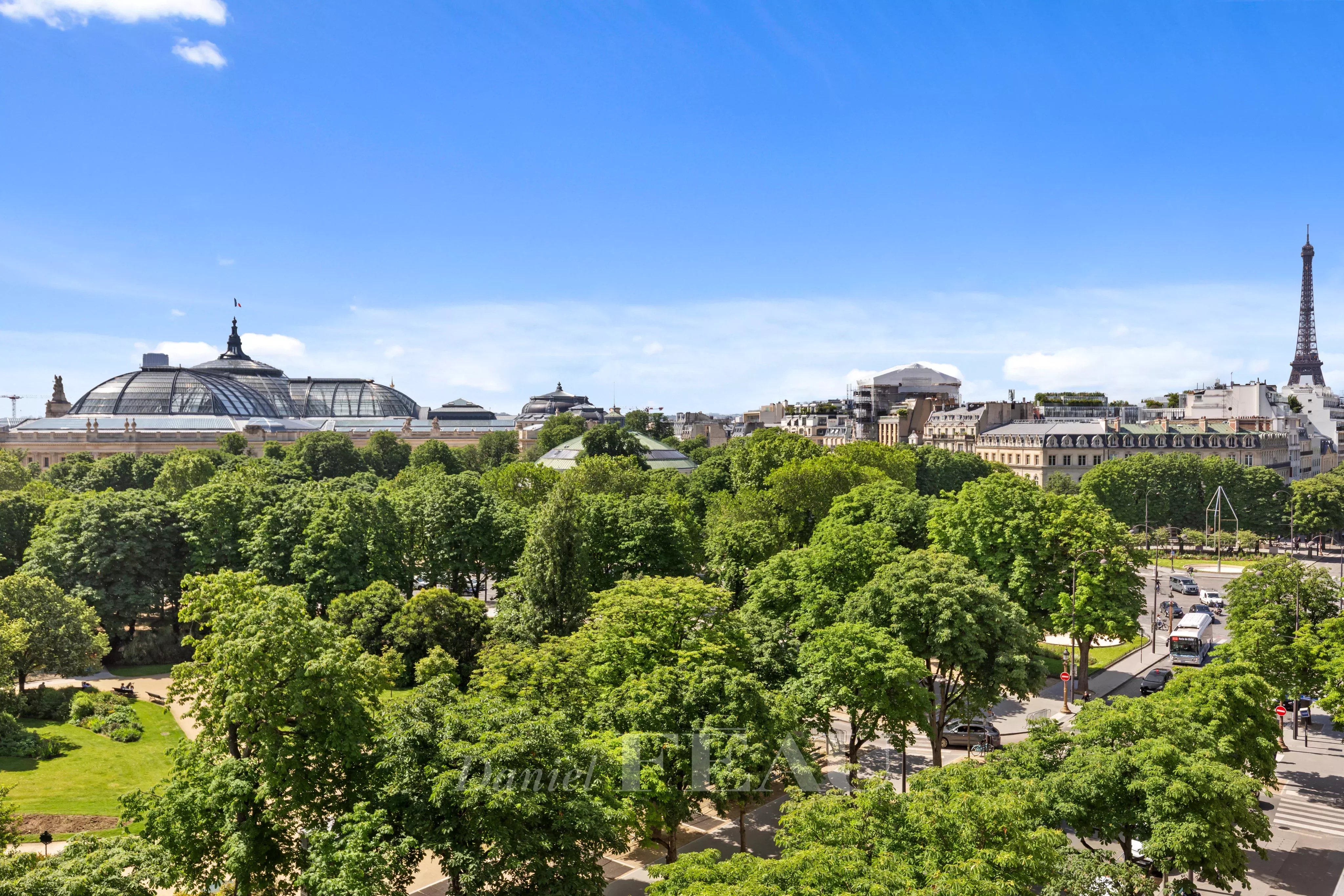 Sale Apartment Paris 8th
