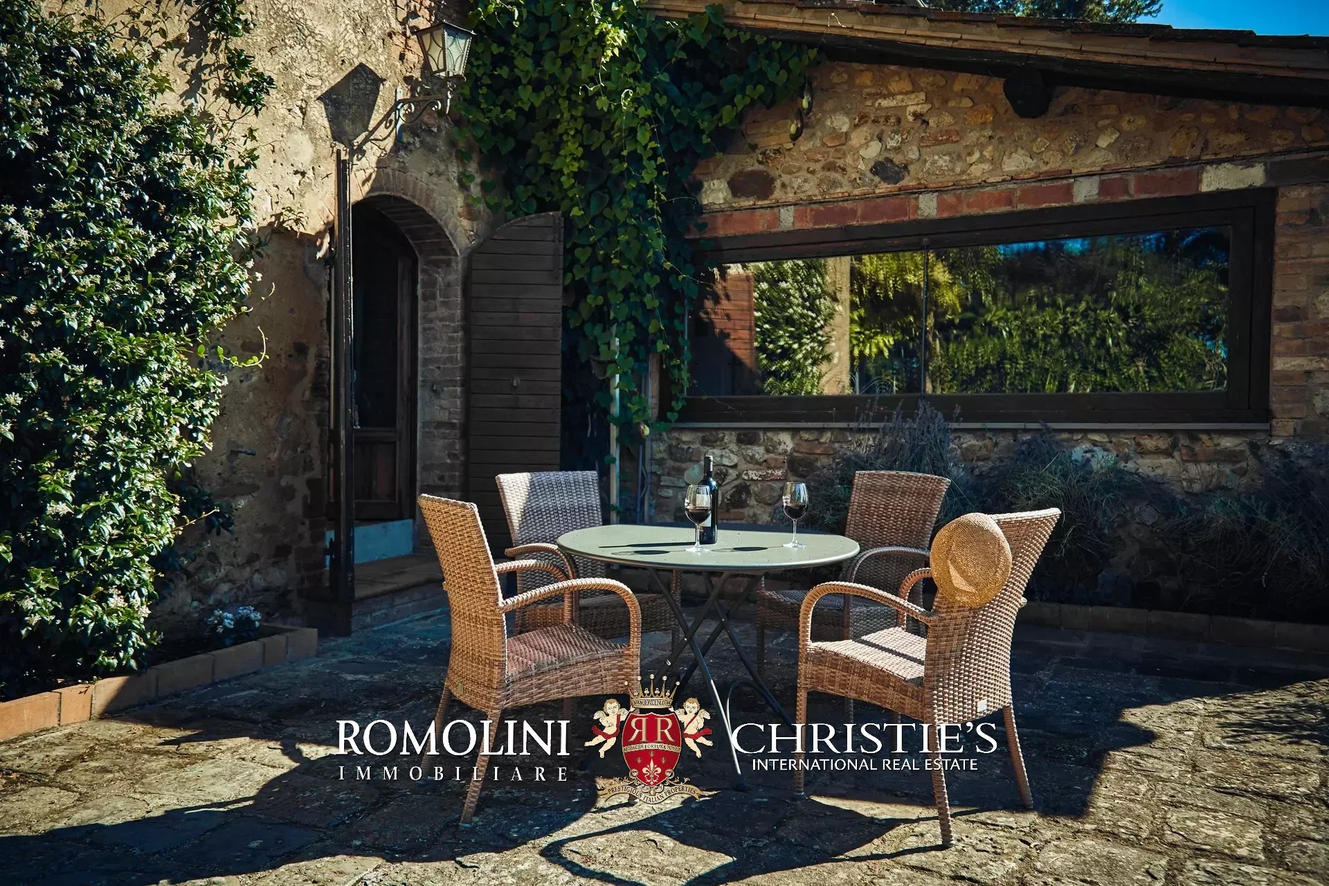 18 Bedroom Vineyard's Image 28