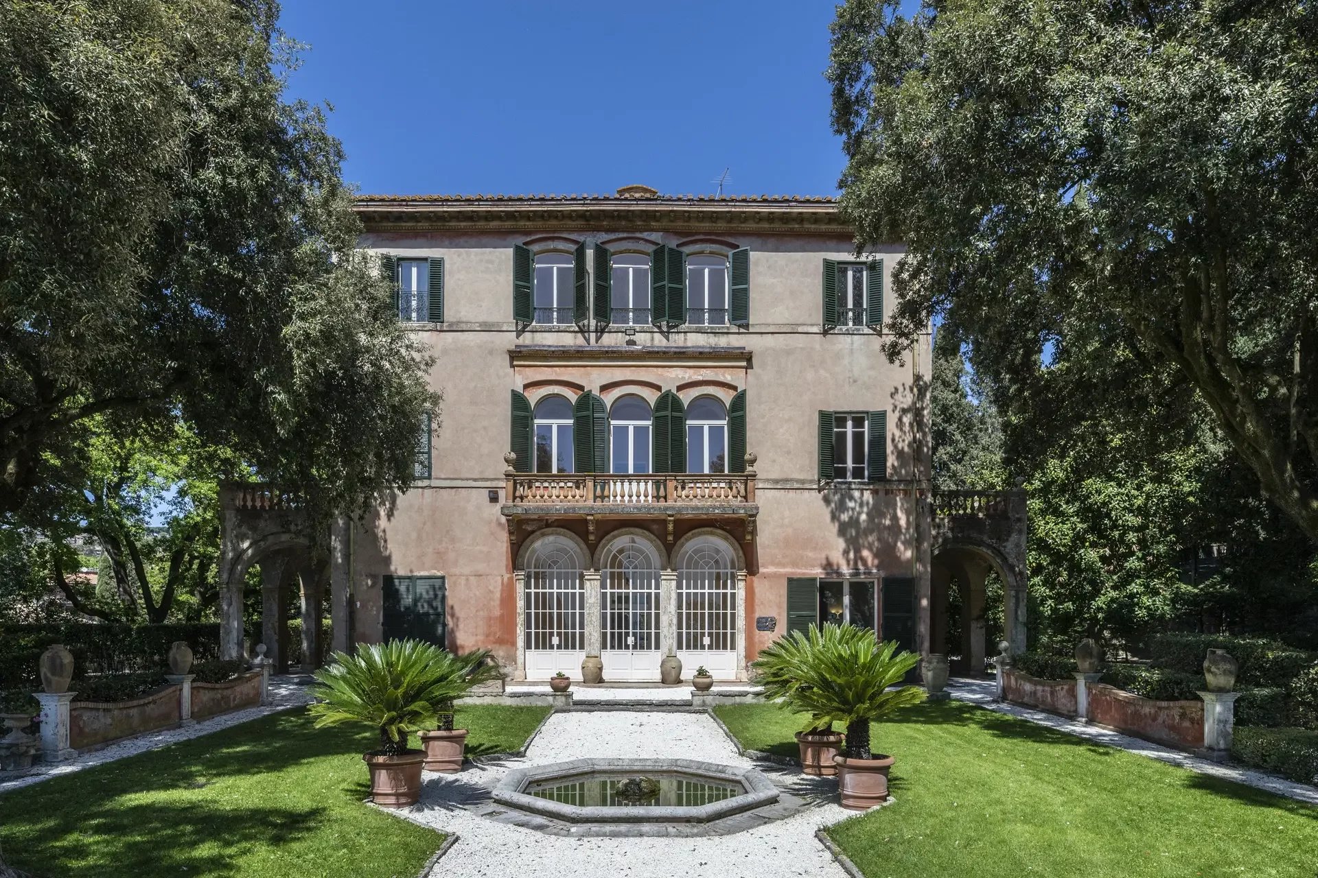  VILLA D'EPOCA CON GIARDINO DI PIETRO PORCINAI IN VENDITA A PERUGIA, UMBRIA