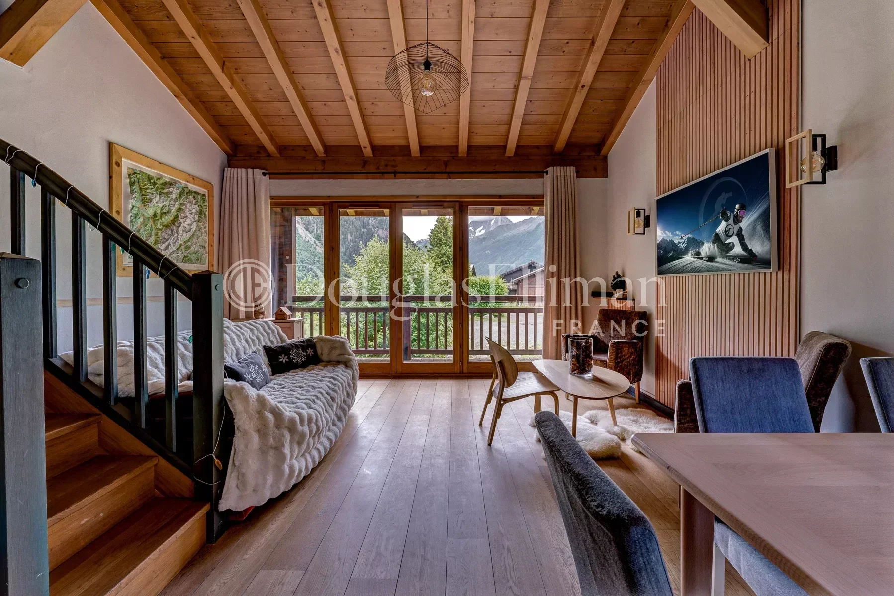 LES HOUCHES – Appartement de 4 chambres réparties sur quatre étages, offrant une vue imprenable - Image nᵒ2