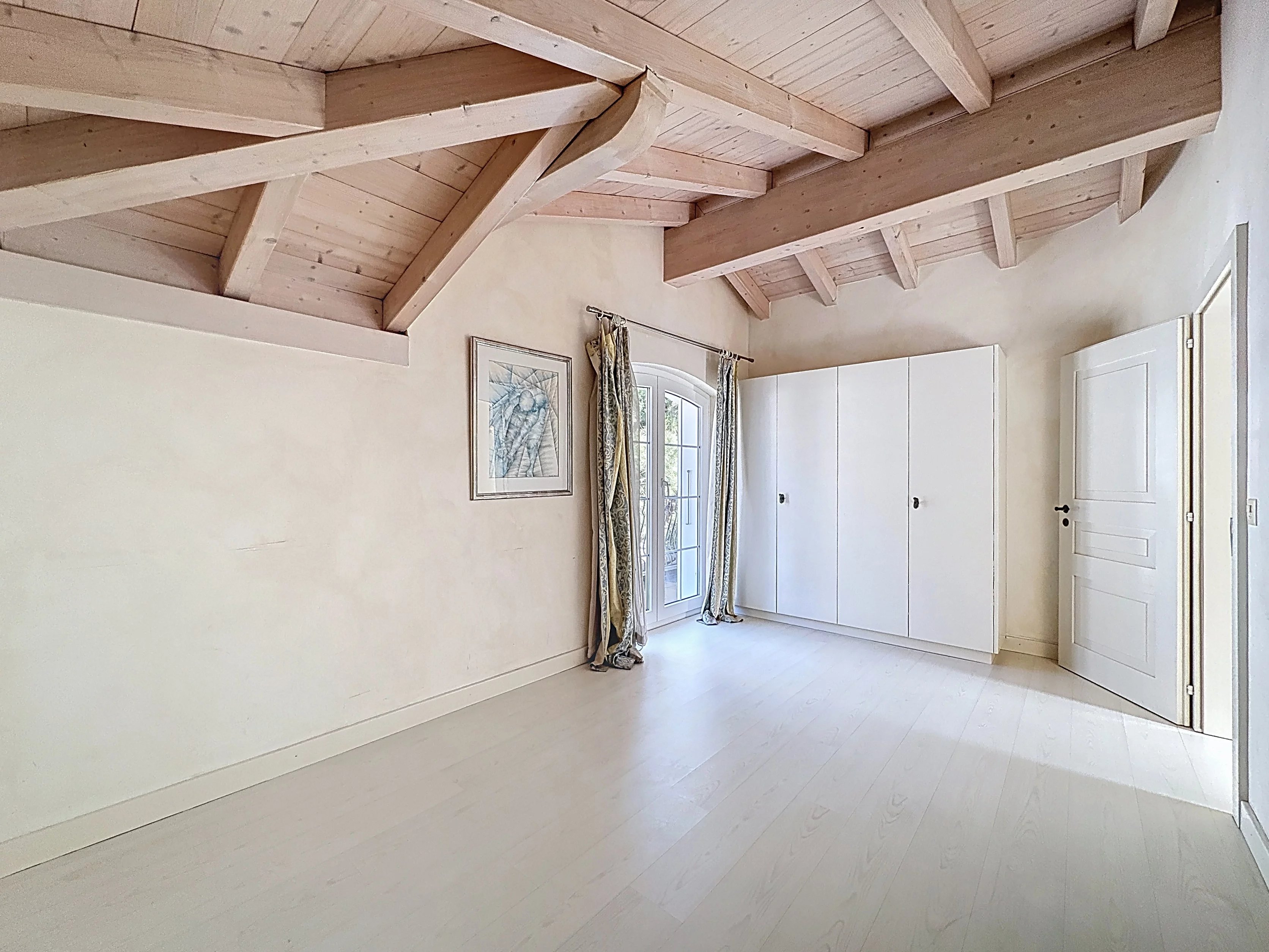 Spacieuse villa 5.5 pièces avec piscine et jardin