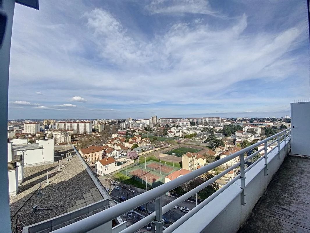 Mermoz-Pinel - appartement T5 meublé en dernier étage