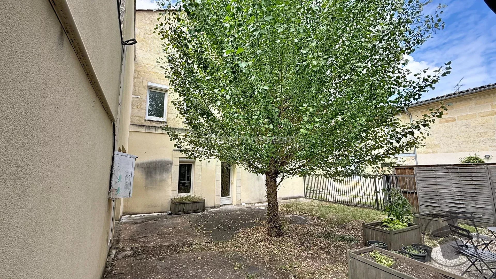 Maison avec loft indépendant loué – combles aménageables