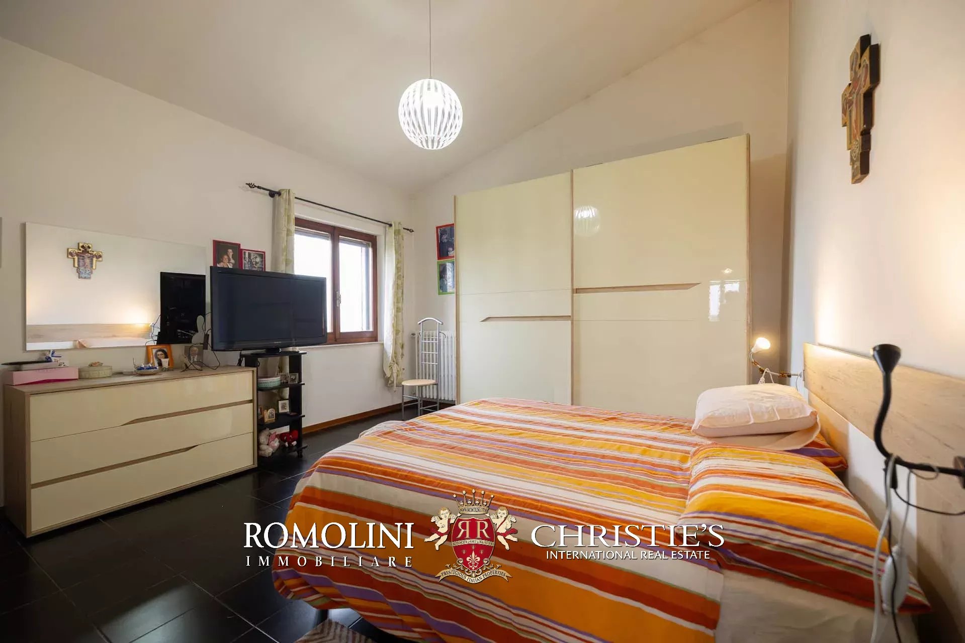 9 Bedroom Villa/Townhouse's Image 25