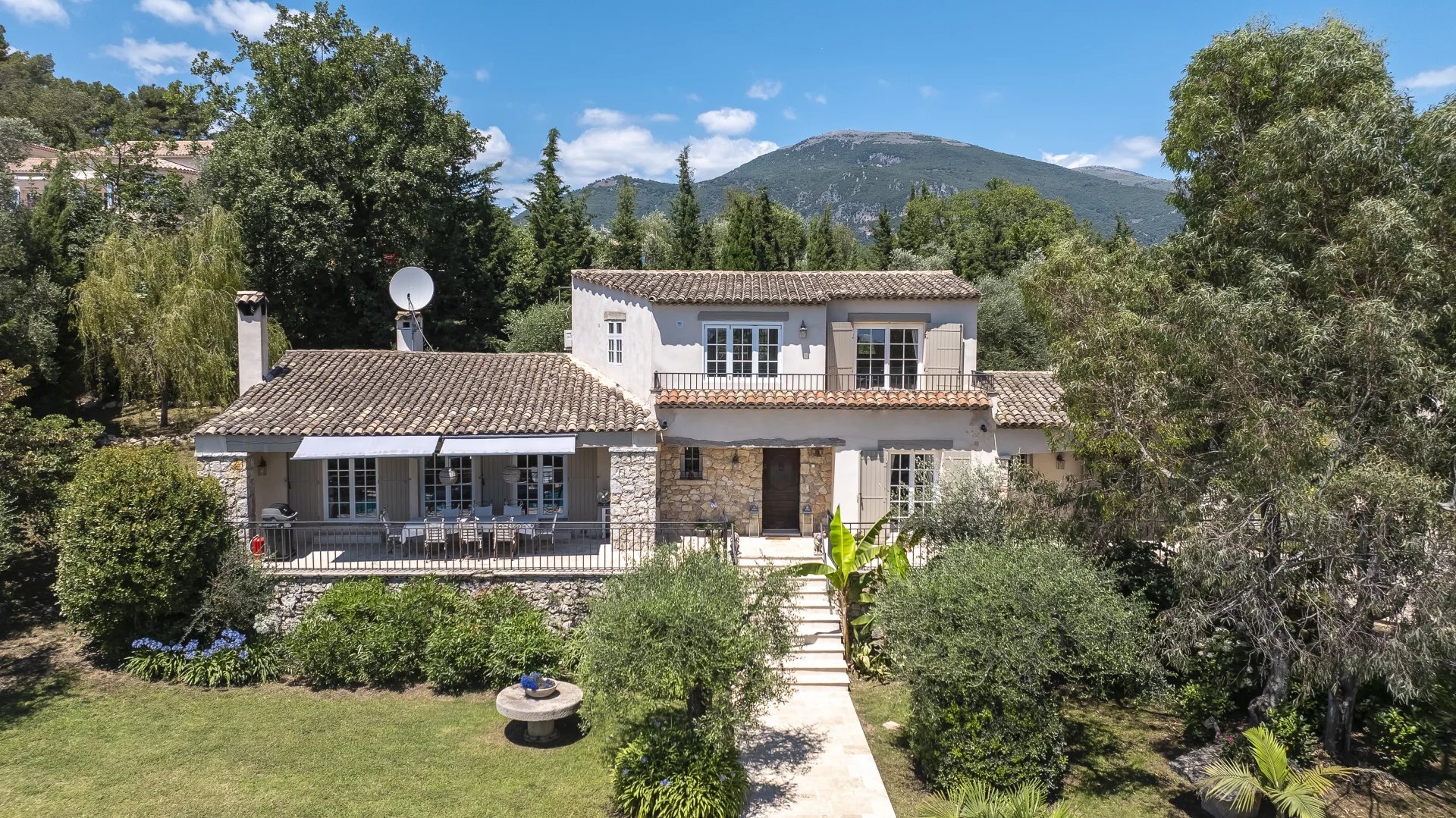 Sale House Valbonne