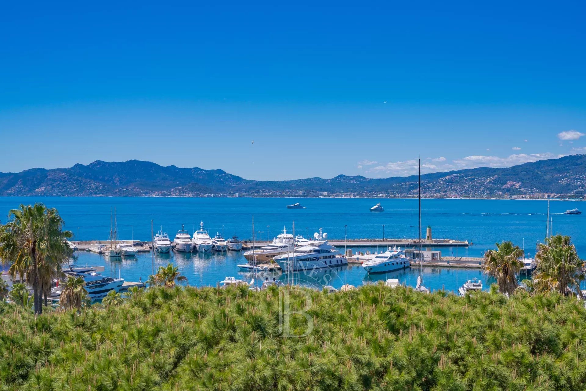 CO-EXCLUSIVITY - CANNES CROISETTE - 6-ROOM APARTMENT - MODERN - PANORAMIC SEA VIEW - picture 19
