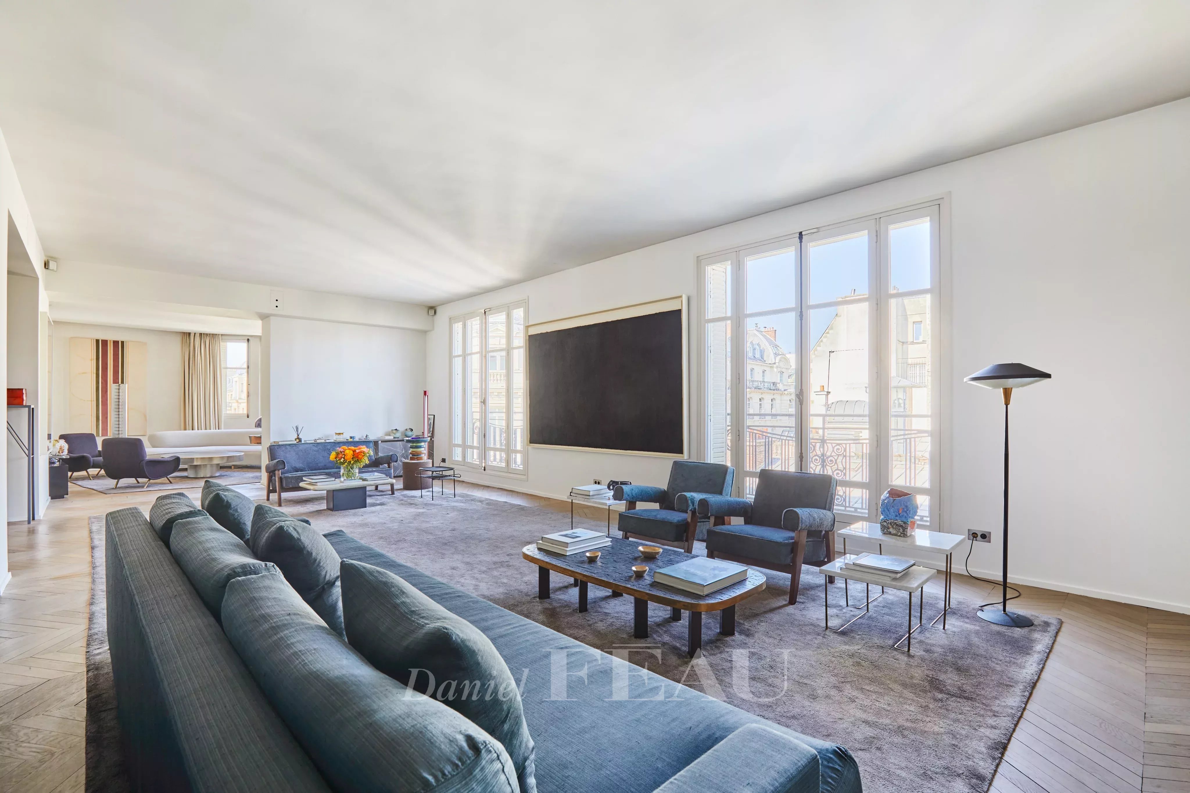 Paris 16th District –  A tastefully renovated 3-bed apartment