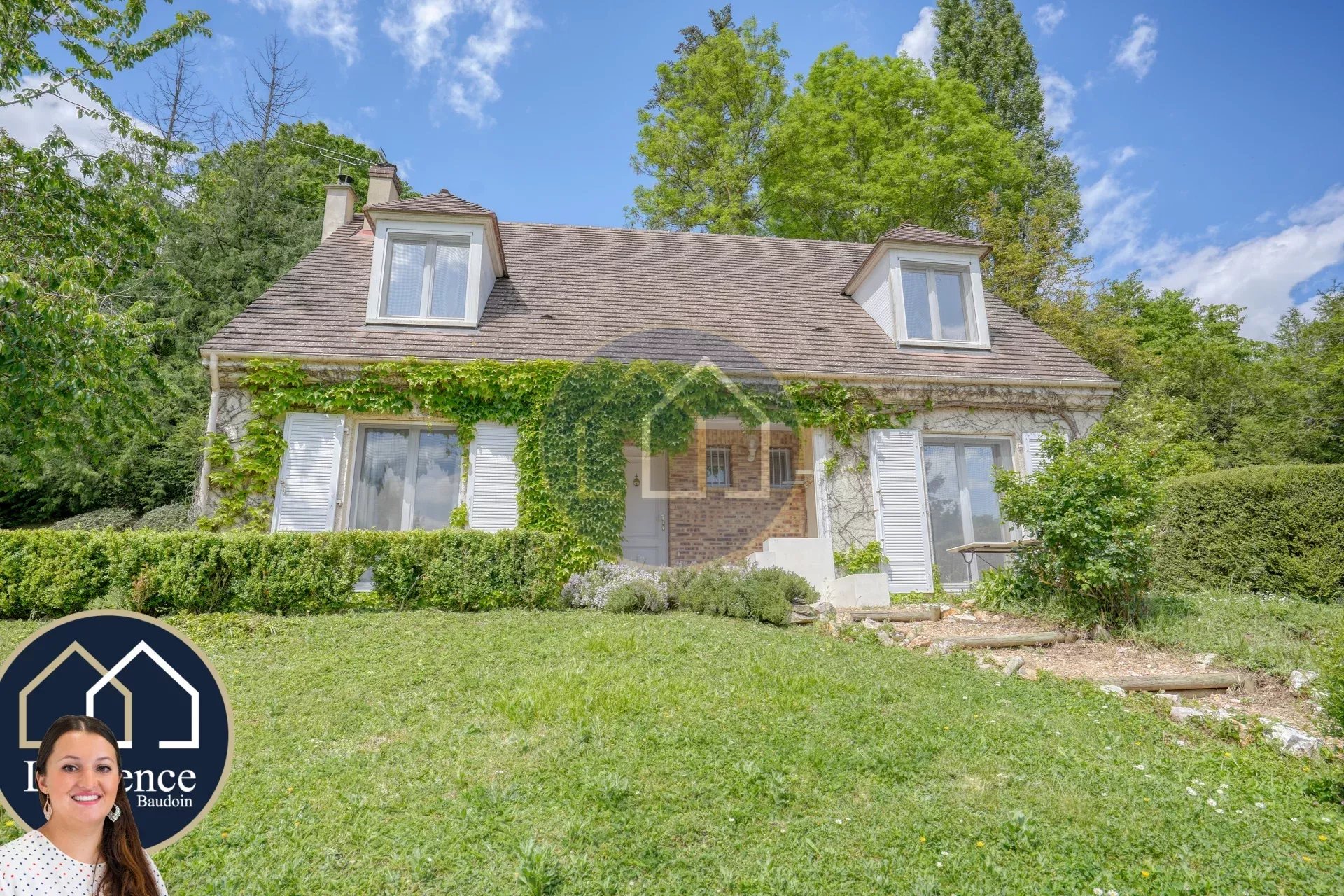 MAISON FAMILIALE DANS UN VILLAGE PRISÉ - 4 CHAMBRES - SOUS-SOL TOTAL - TERRAIN 1246m2