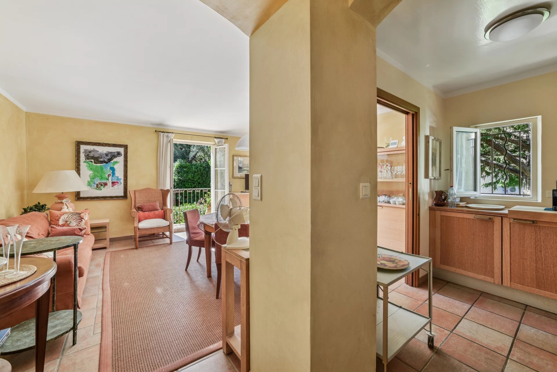 Central 3-bedroom apartment with three balconies