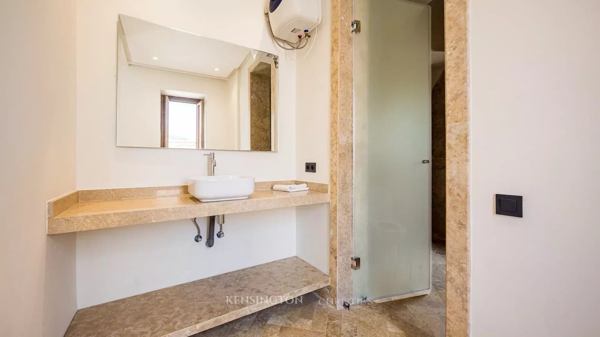 6 Bedroom Villa/Townhouse's Image 26