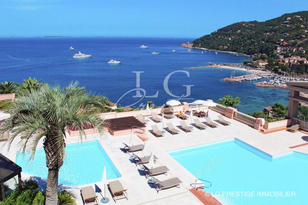Apartment for sale in Theoule sur Mer — 2-Bedroom Apartment in Theoule Sur Mer