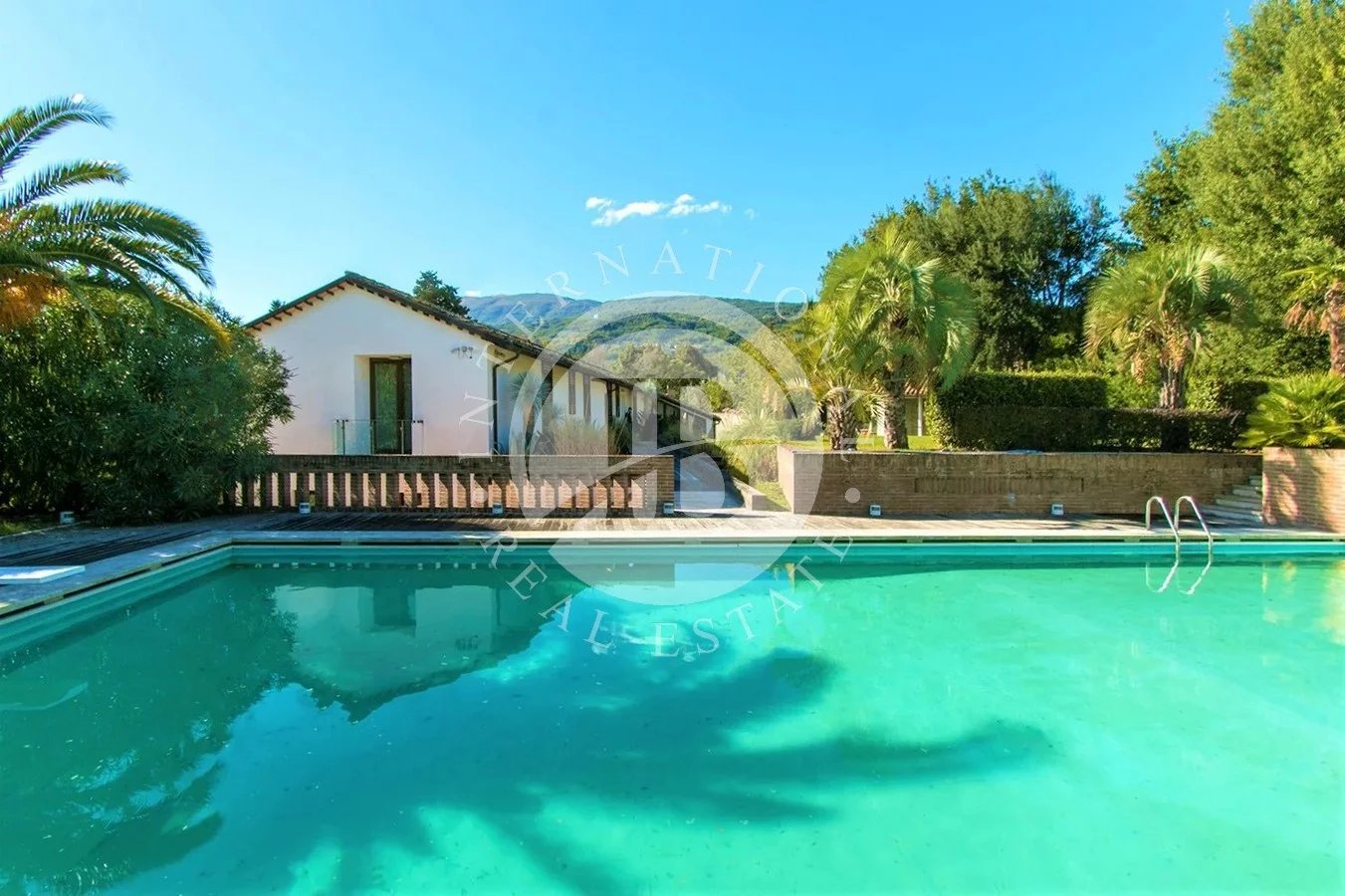 Villa in Ascoli Piceno - view 1