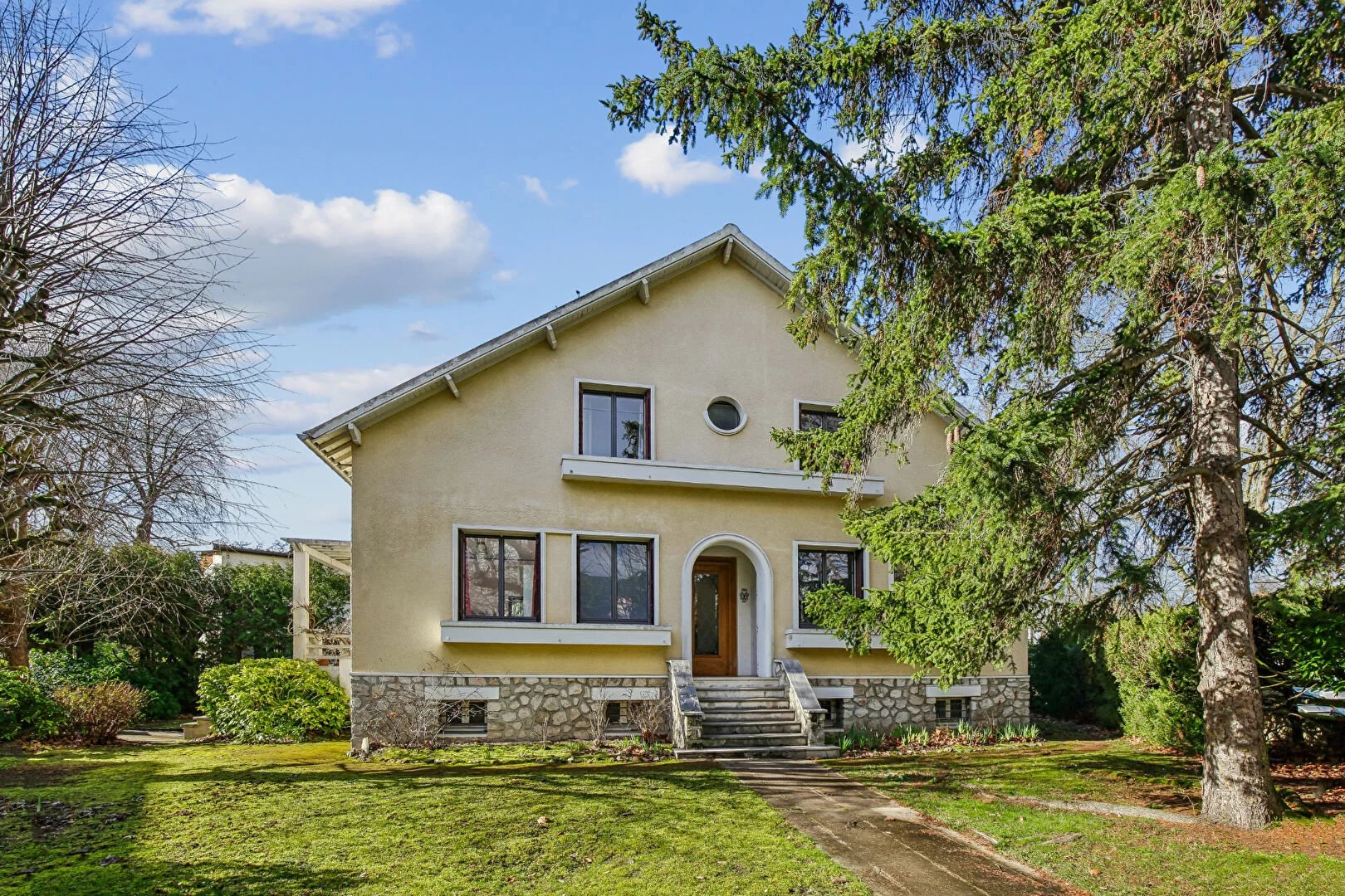 LE VESINET  - HYPER CENTRE - MAISON DE 186 M² - TERRAIN  700 m² - 5 MN RER