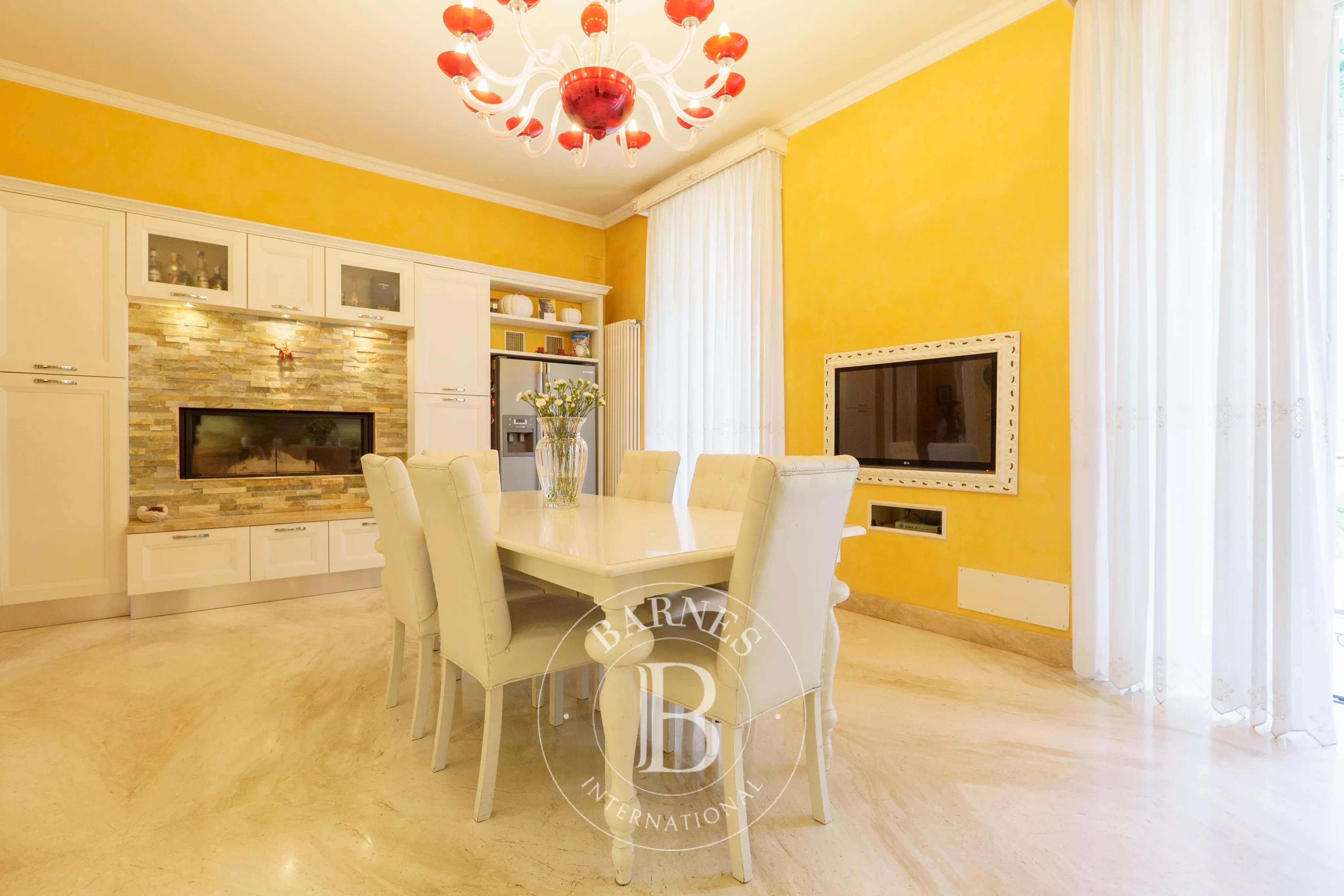 Luxury Apartment a few steps from the centre of Como - picture 5