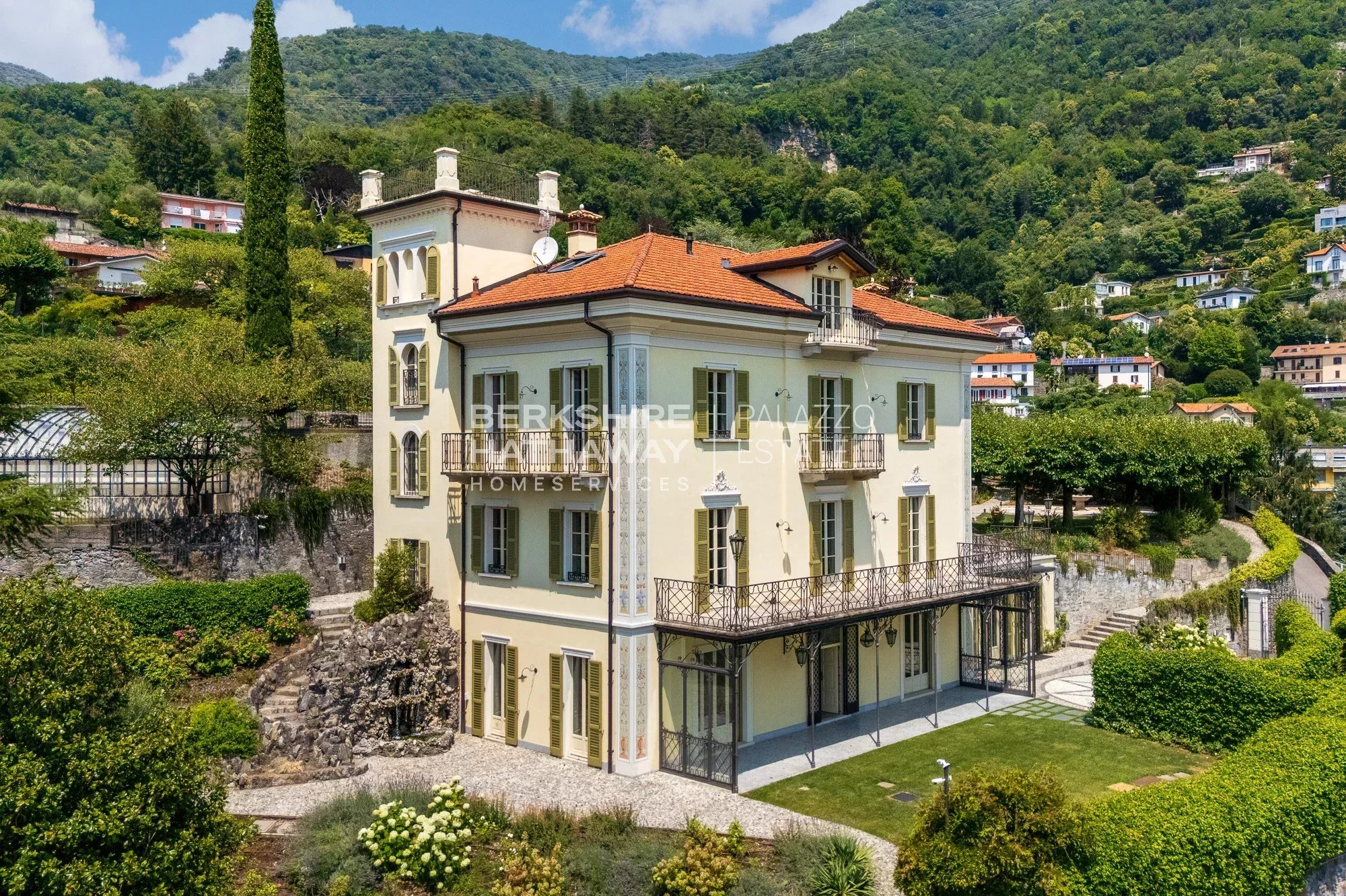 Elegante Dimora Liberty di Rappresentanza con Vista su Villa d’Este a Cernobbio, Lago di Como