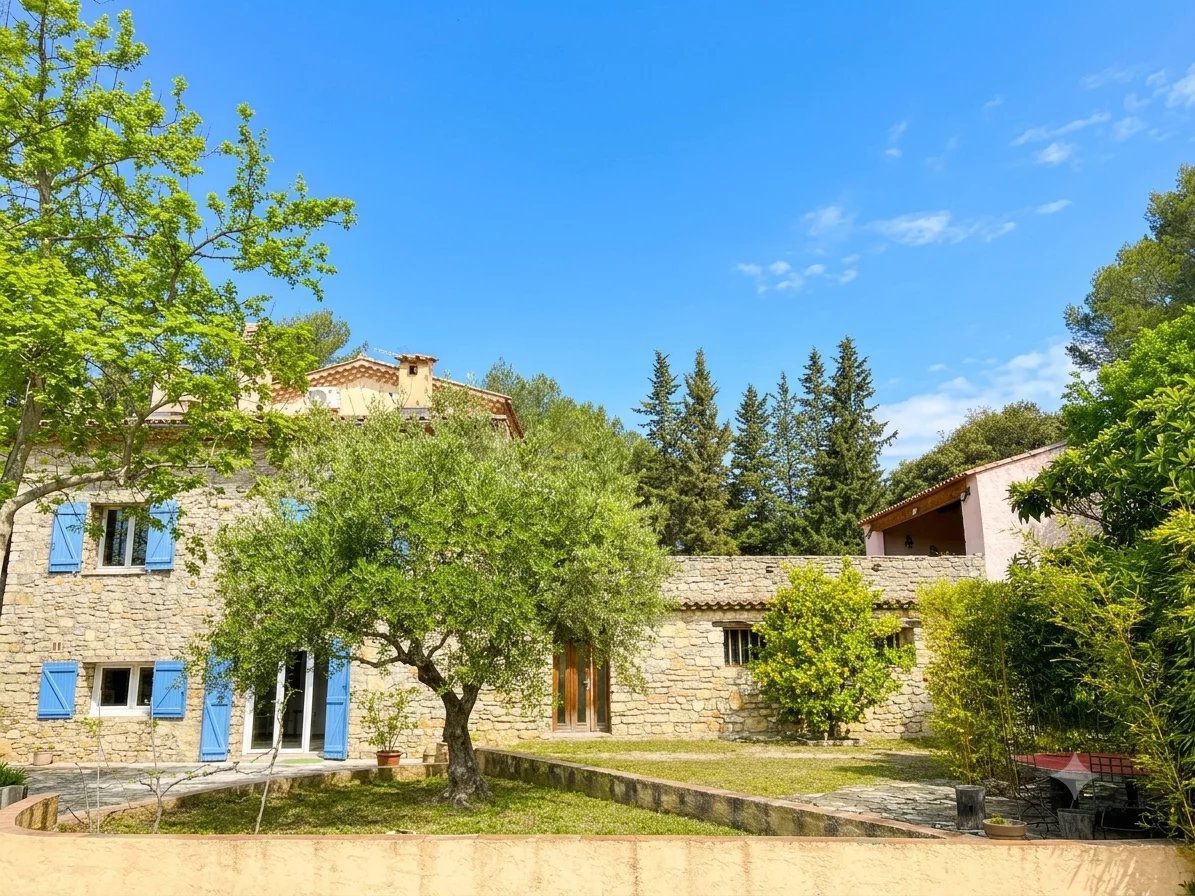 CHARMING MAS IN PROVENCE WITH POOL SUPERB VIEW