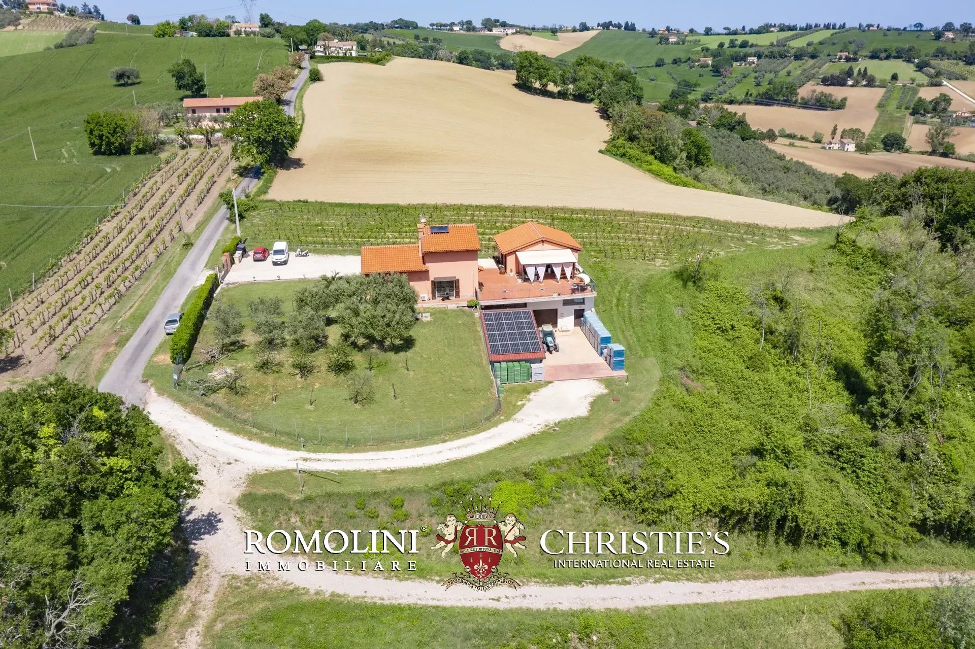 5 Bedroom Vineyard's Image 6