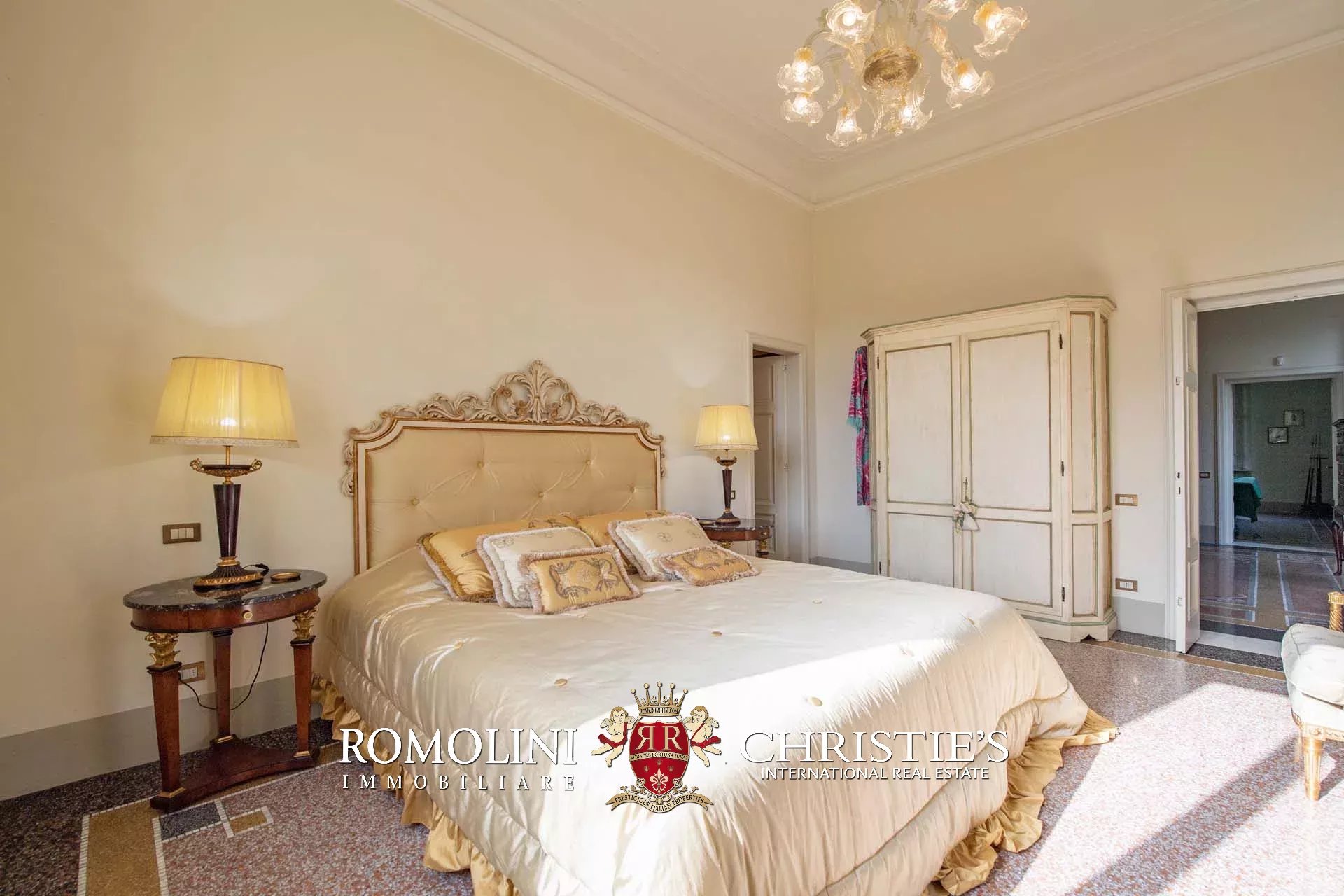 8 Bedroom Villa/Townhouse's Image 31