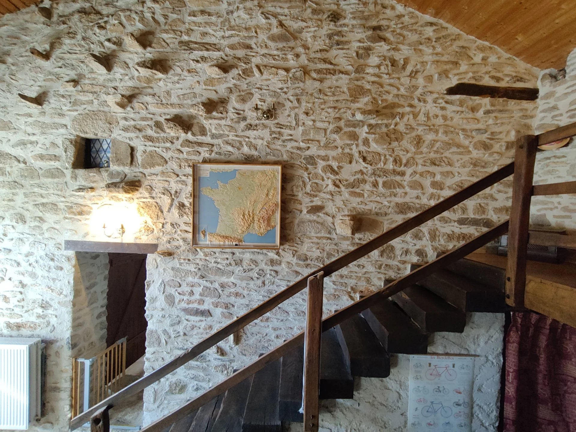 House in Pensol - Image 4