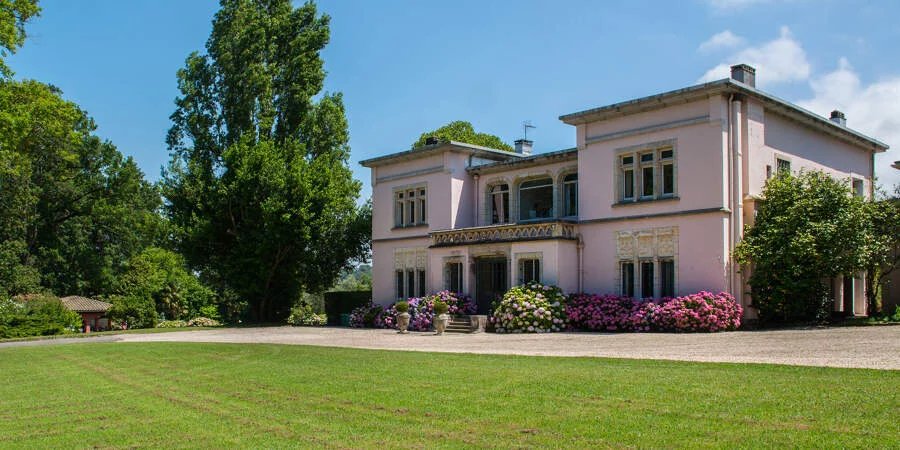 Saint-Jean-de-Luz – Alquiler Sazonal – Casa – 12 Personas – 7 Habitaciones – 7 Baños – 700 m² – Piscina