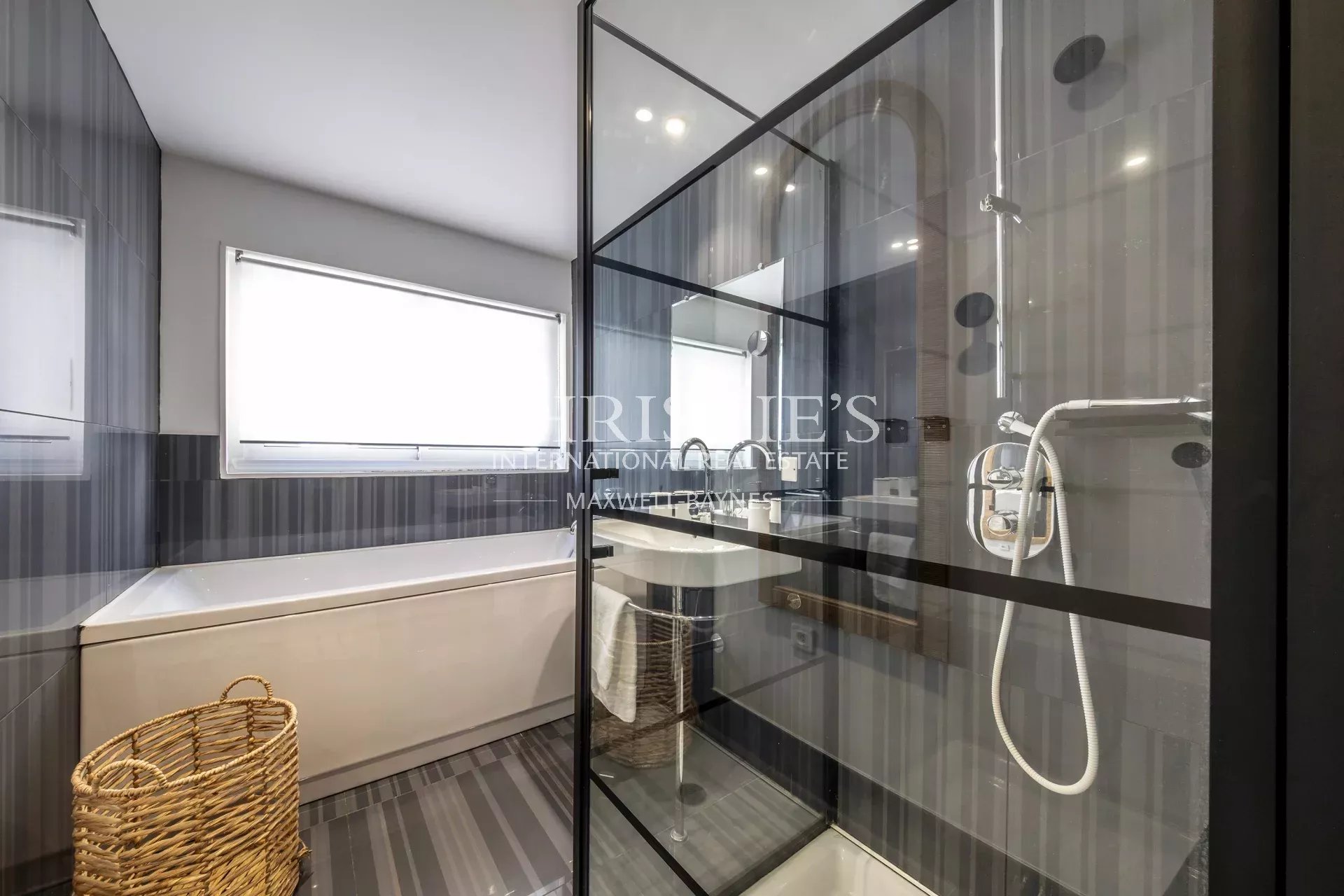13 Bedroom Villa/Townhouse's Image 39