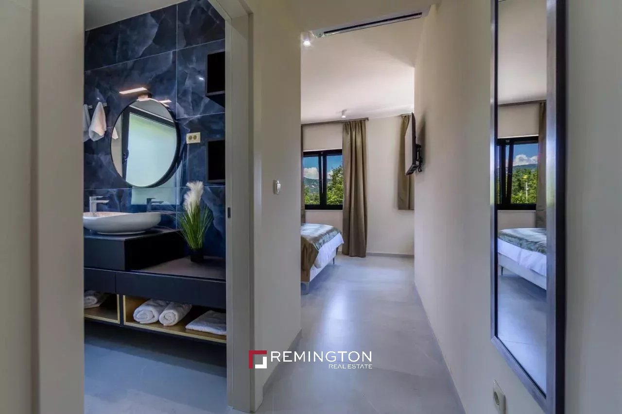 4 Bedroom Villa/Townhouse's Image 9