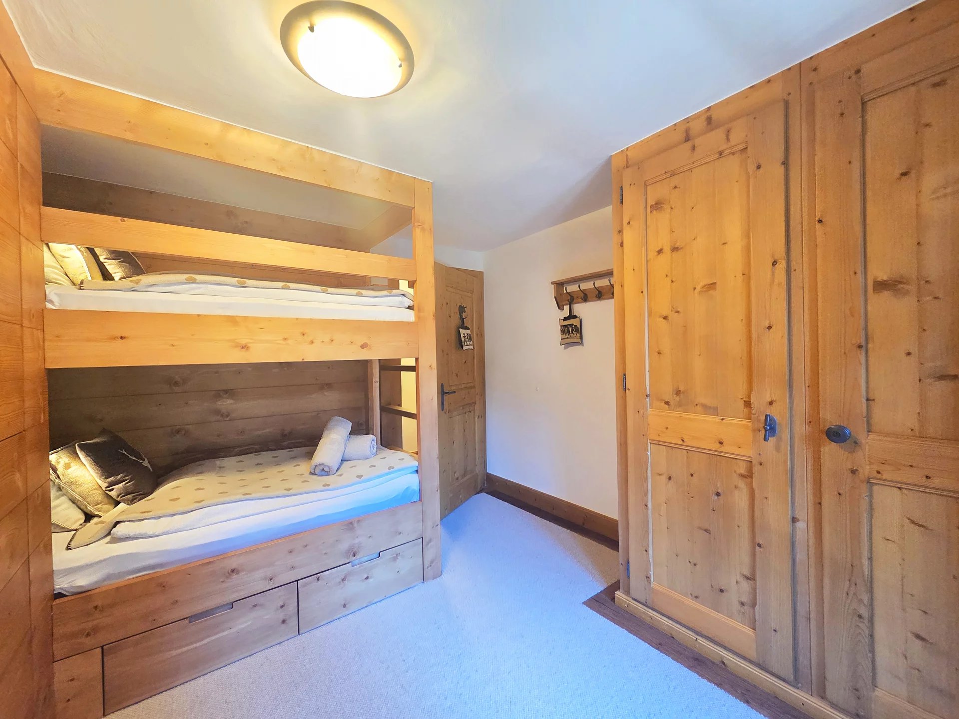 Superb, recently renovated apartment 2 minutes from Médran (sleeps 8)