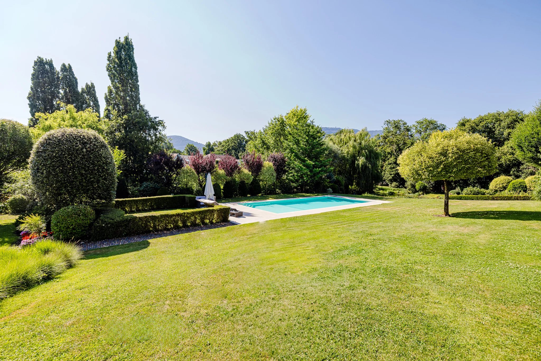 Sumptuous Property in Conches with Open Views
