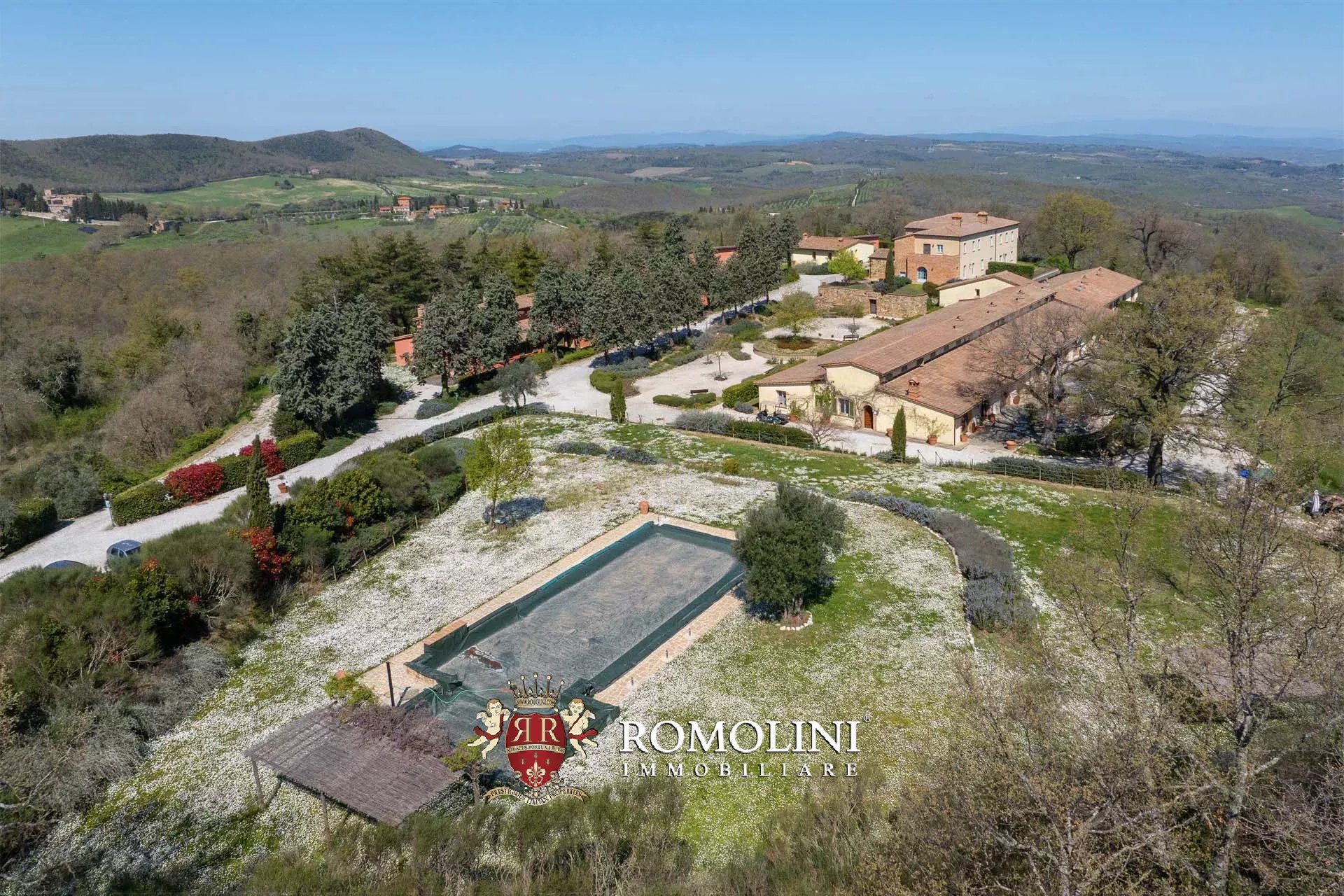 LUXUSANLAGE MIT 19 WOHNUNGEN IN DER TOSKANA, VAL D'ORCIA