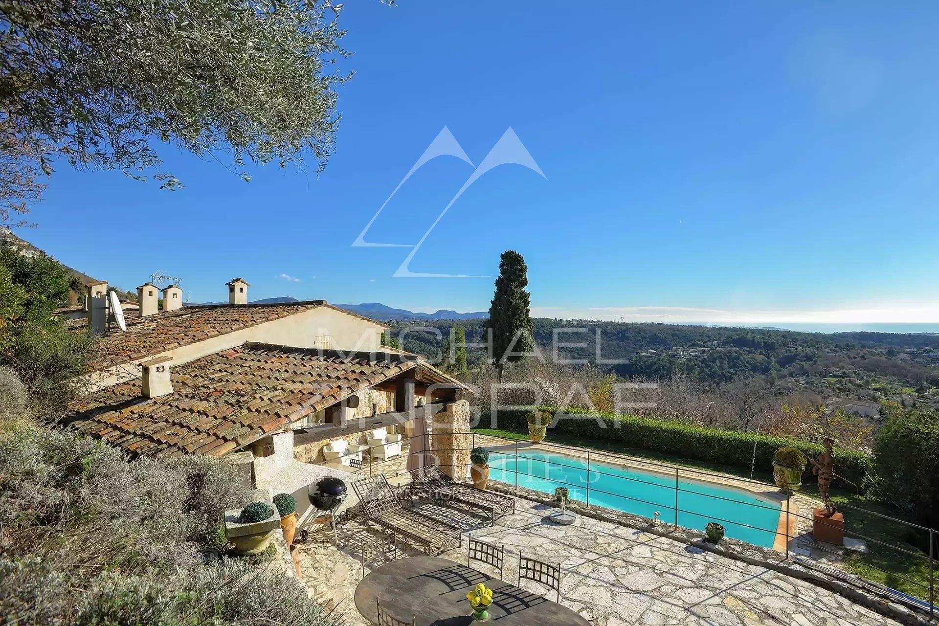 5 Bedroom Villa/Townhouse's Image 3