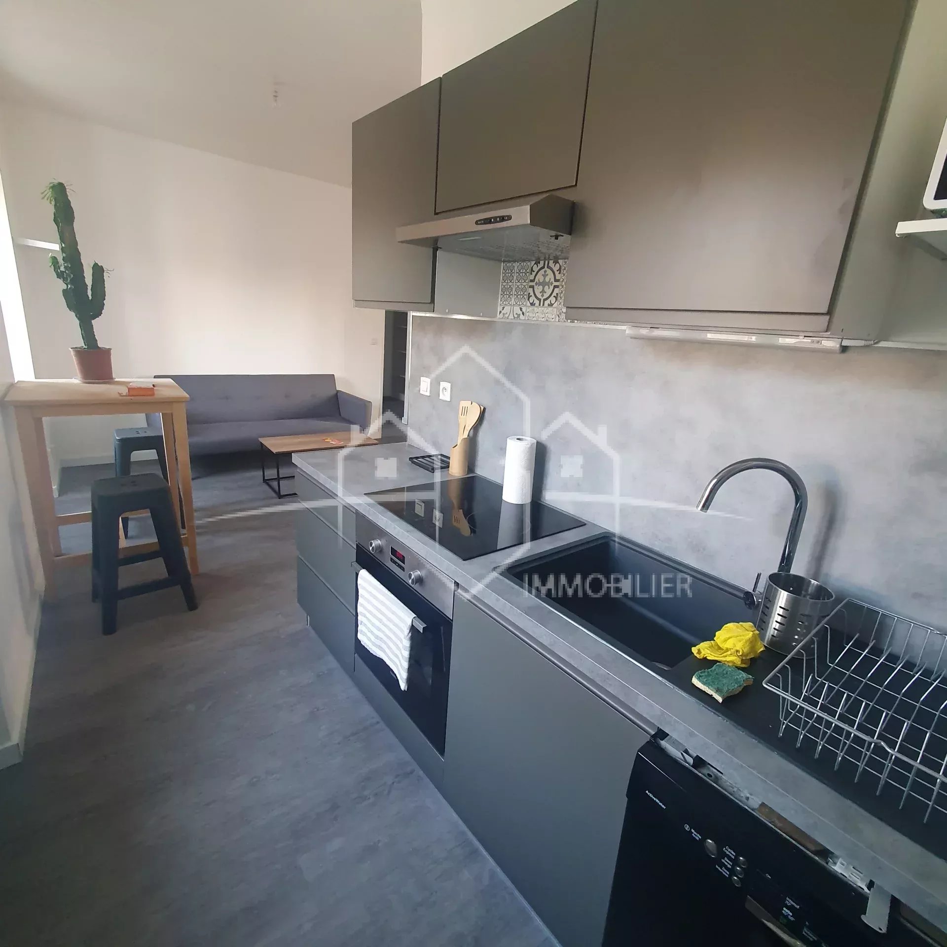 BEAUREPAIRE T2 meublé 2ème étage