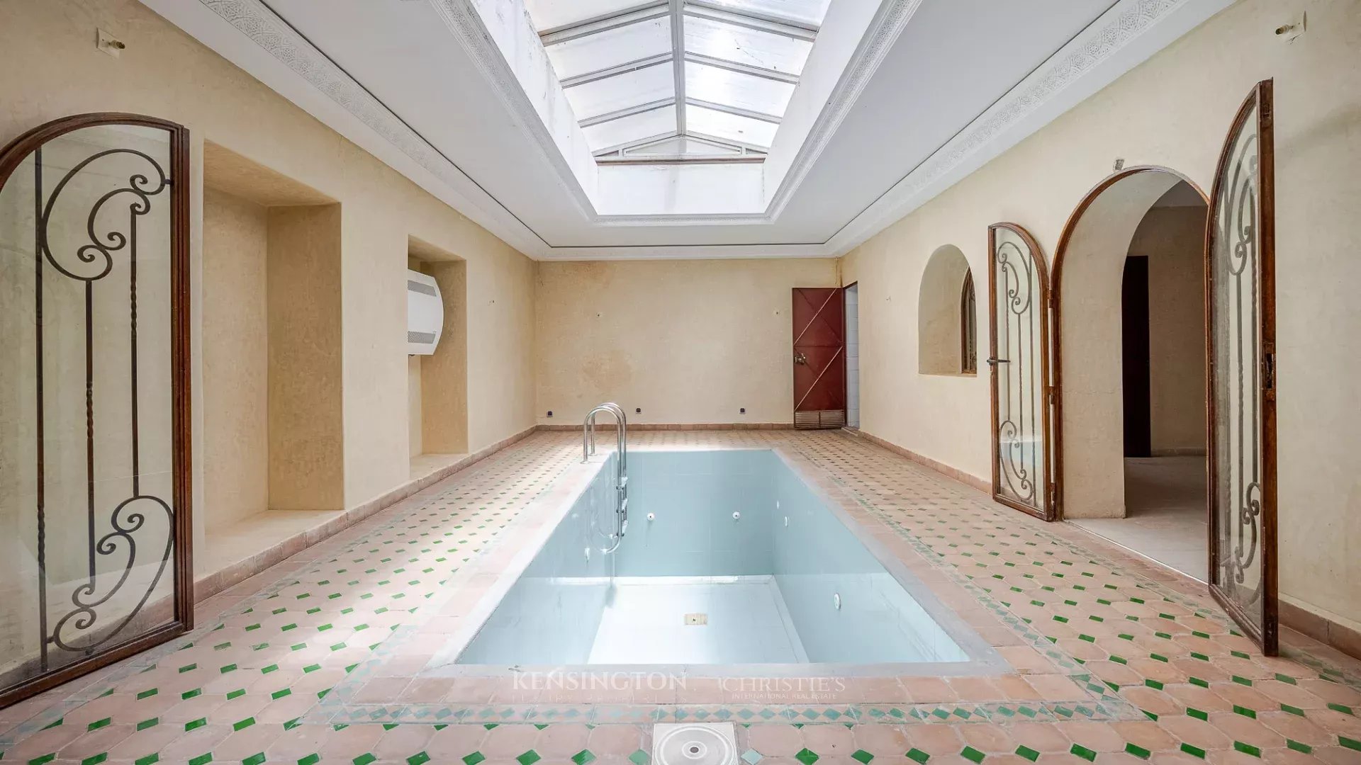 10 Bedroom Villa/Townhouse's Image 3