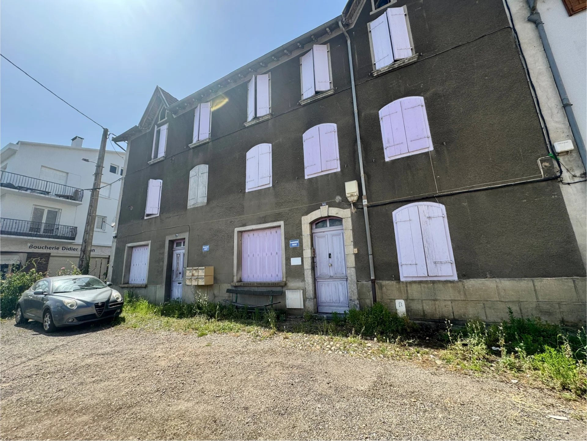 Immeuble contenant 6 appartements