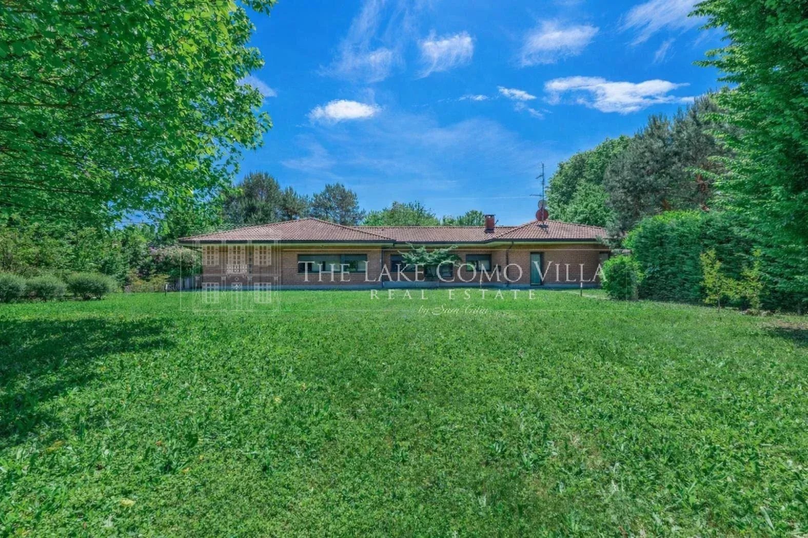 Bregnano – Villa with private park
