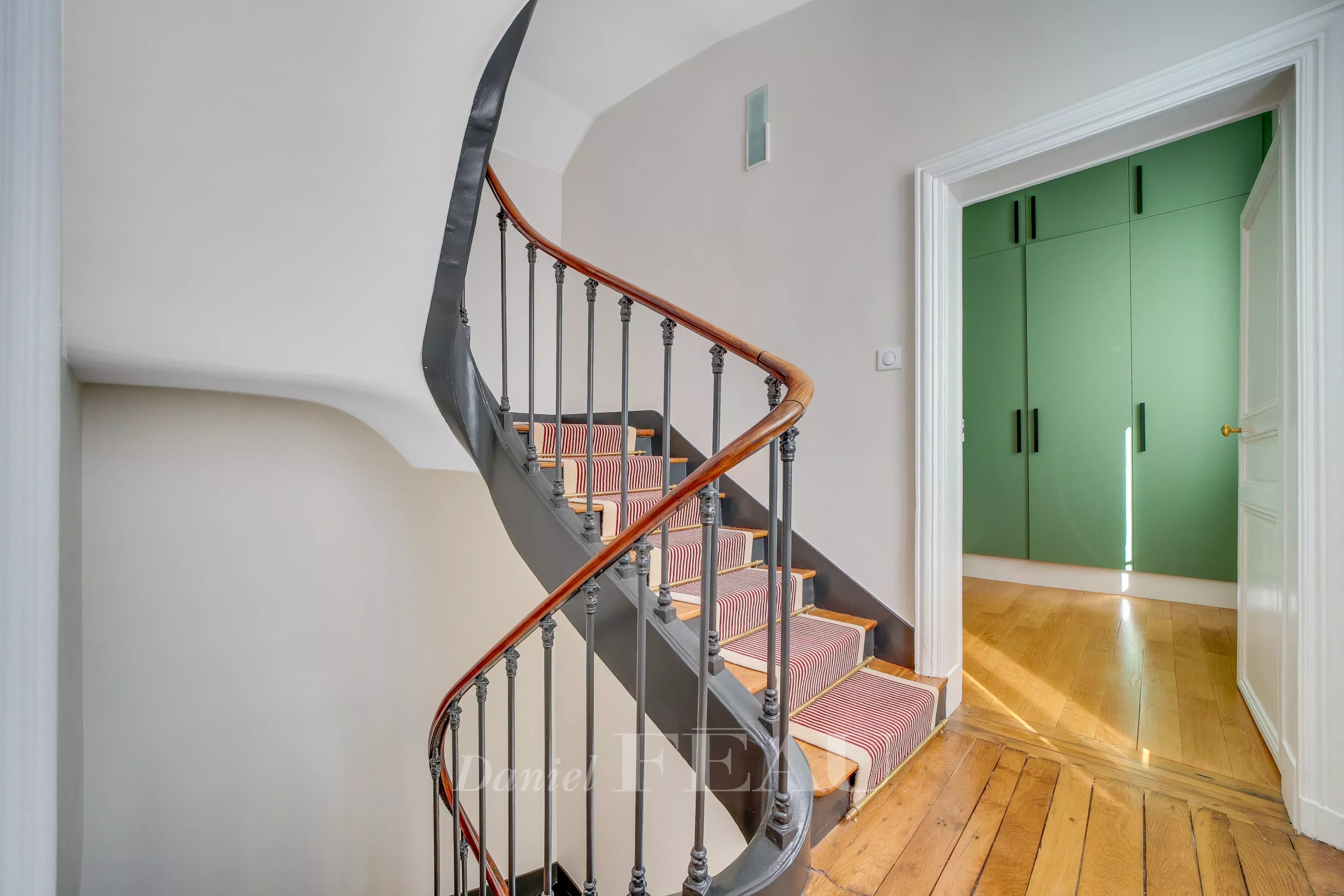 Bel escalier menant aux étages