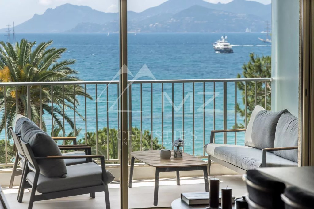 Apartment for sale in Cannes — Cannes - Croisette - 2 bedrooms apartment