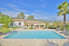 South Facing Villa for Sale in Roquefort Les Pins with Garden — photo 1 of 7
