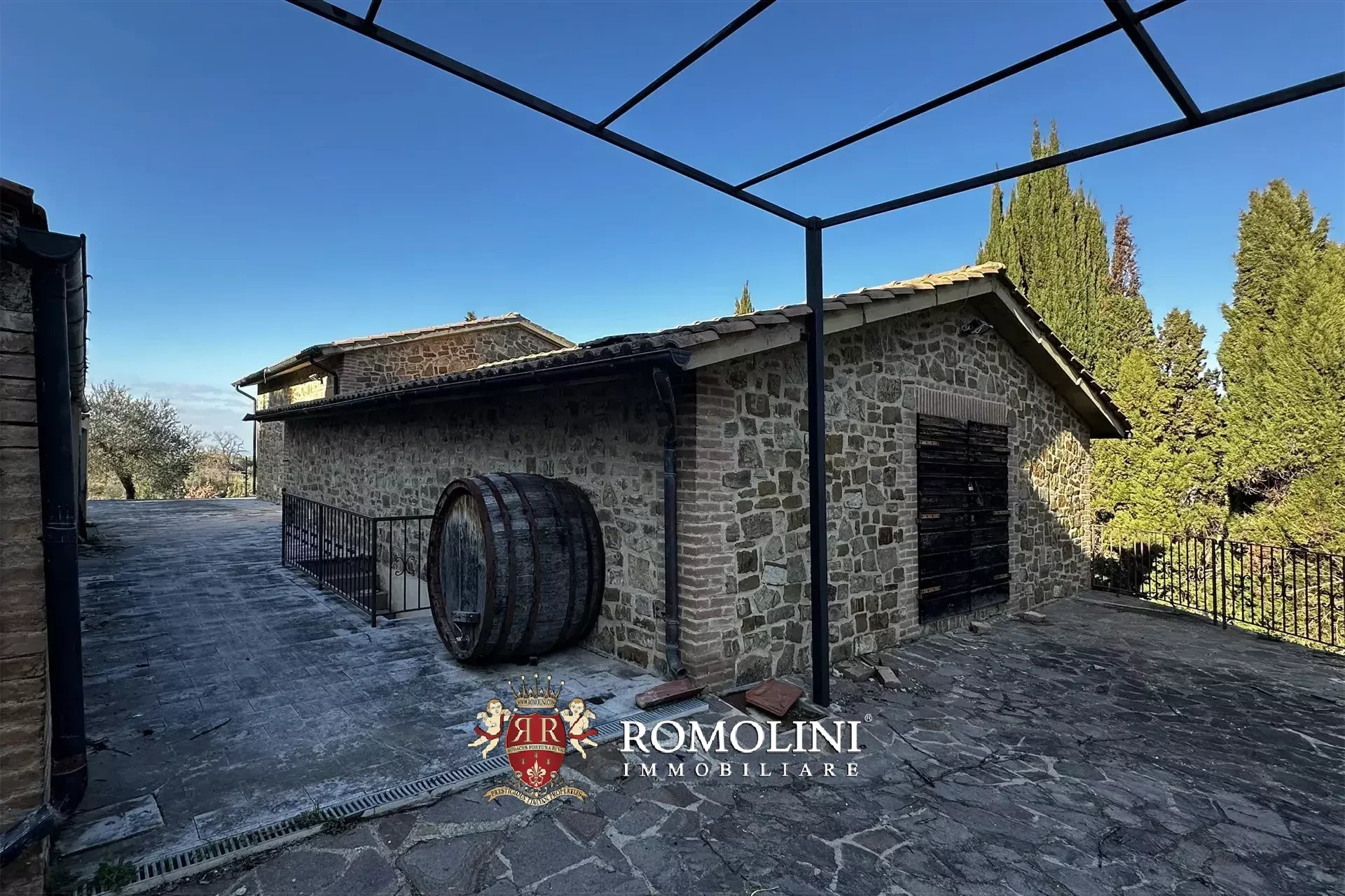 4 Bedroom Vineyard's Image 3