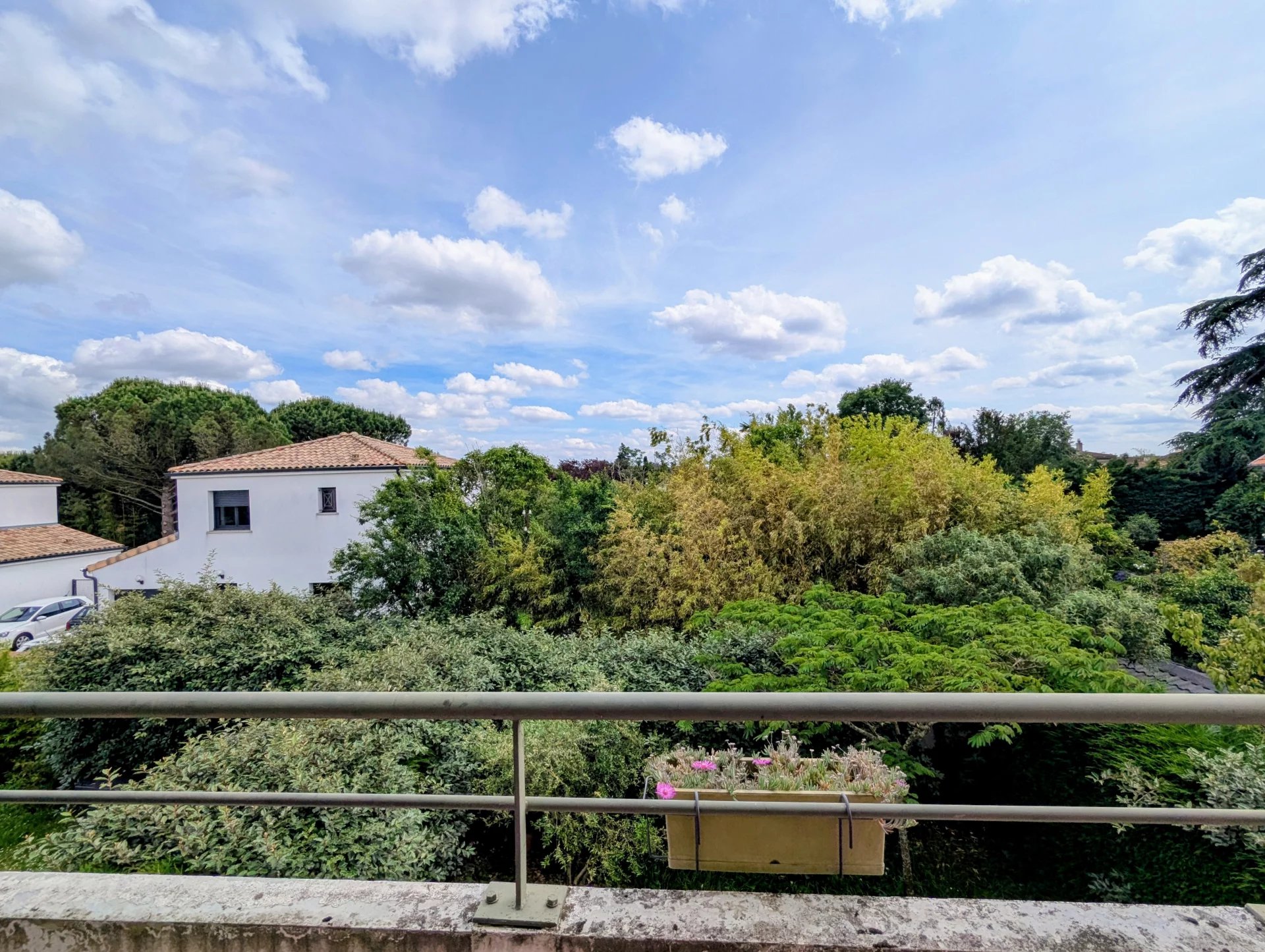 A VENDRE - APPARTEMENT T3 + PARKING - CROIX BENITE