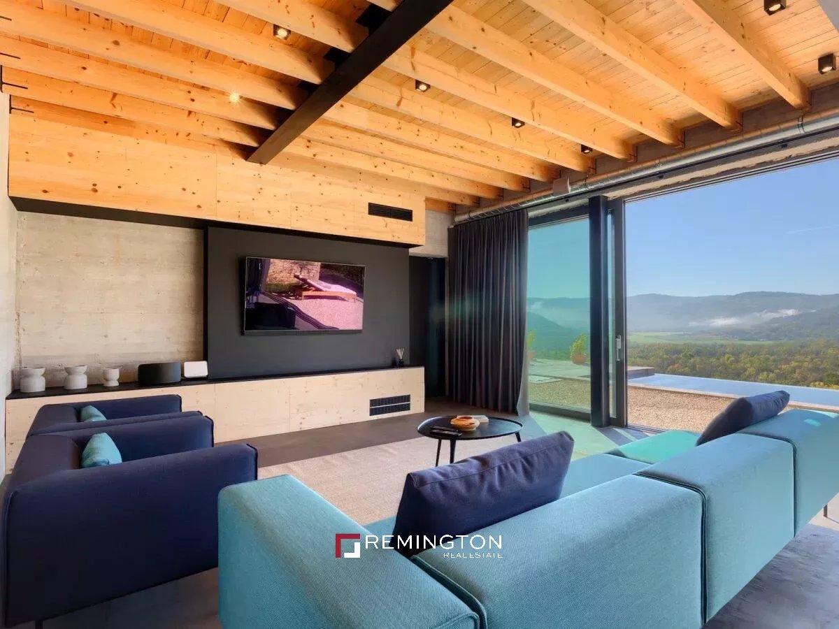 4 Bedroom Villa/Townhouse's Image 18
