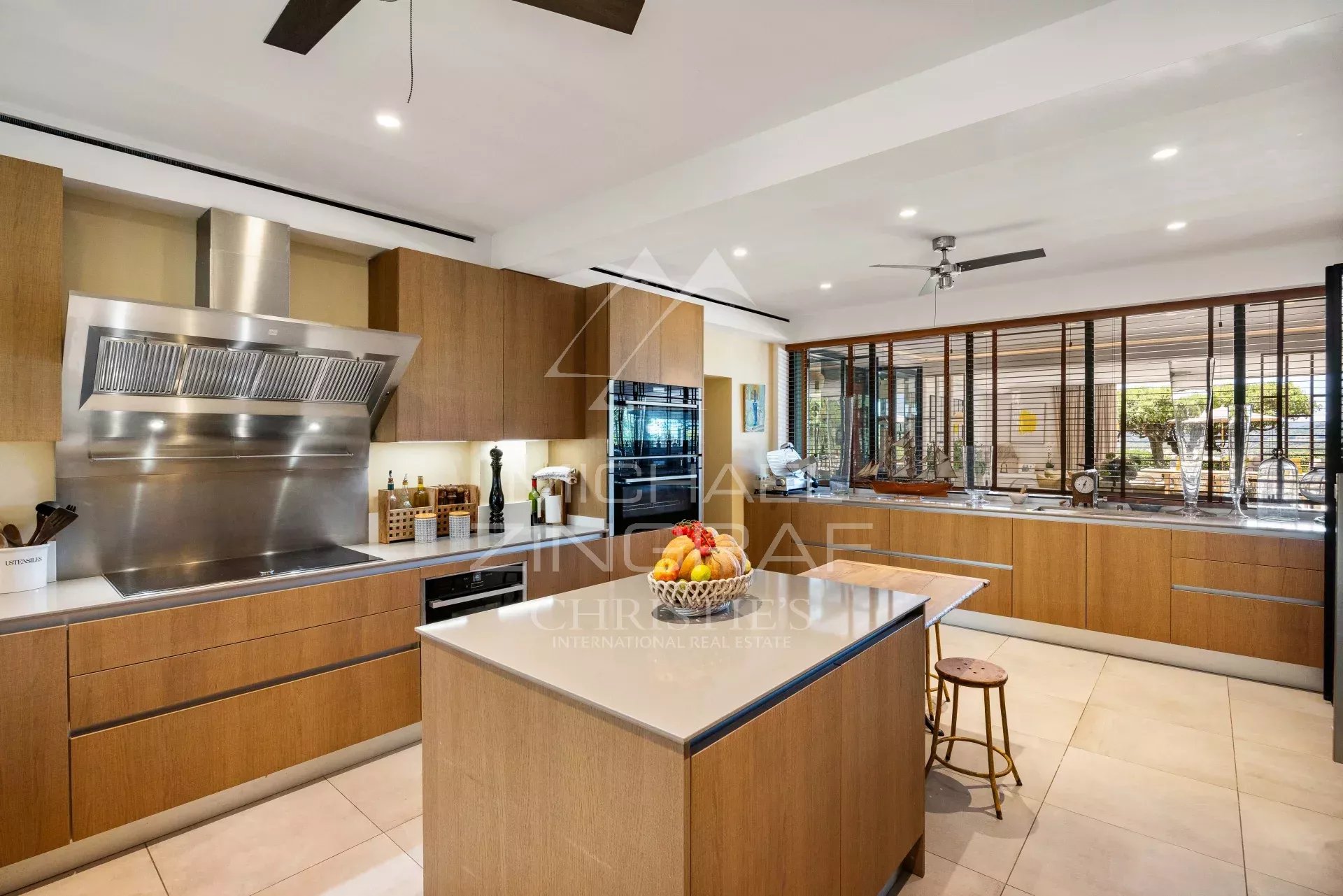 9 Bedroom Villa/Townhouse's Image 3
