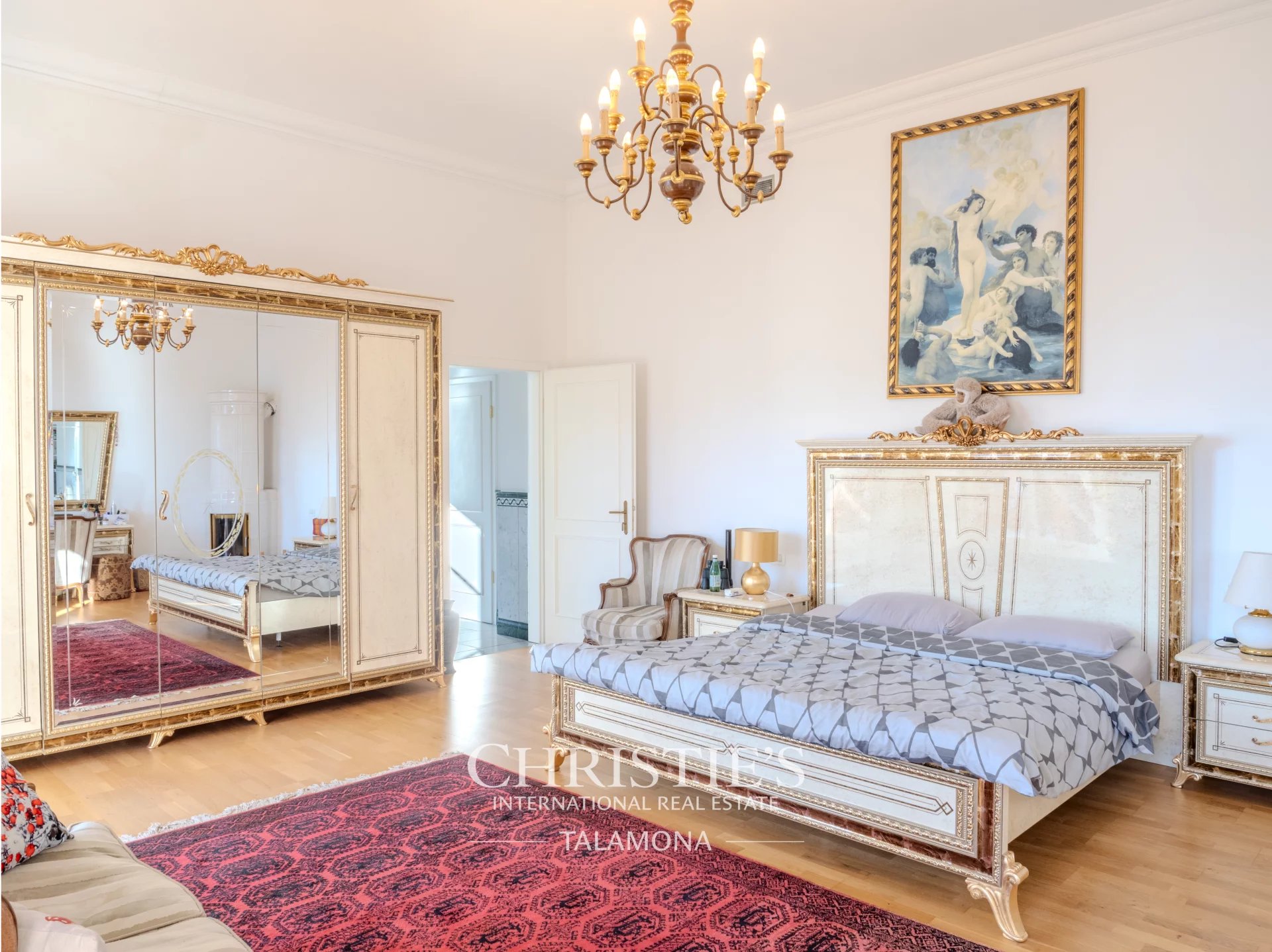 9 Bedroom Villa/Townhouse's Image 24