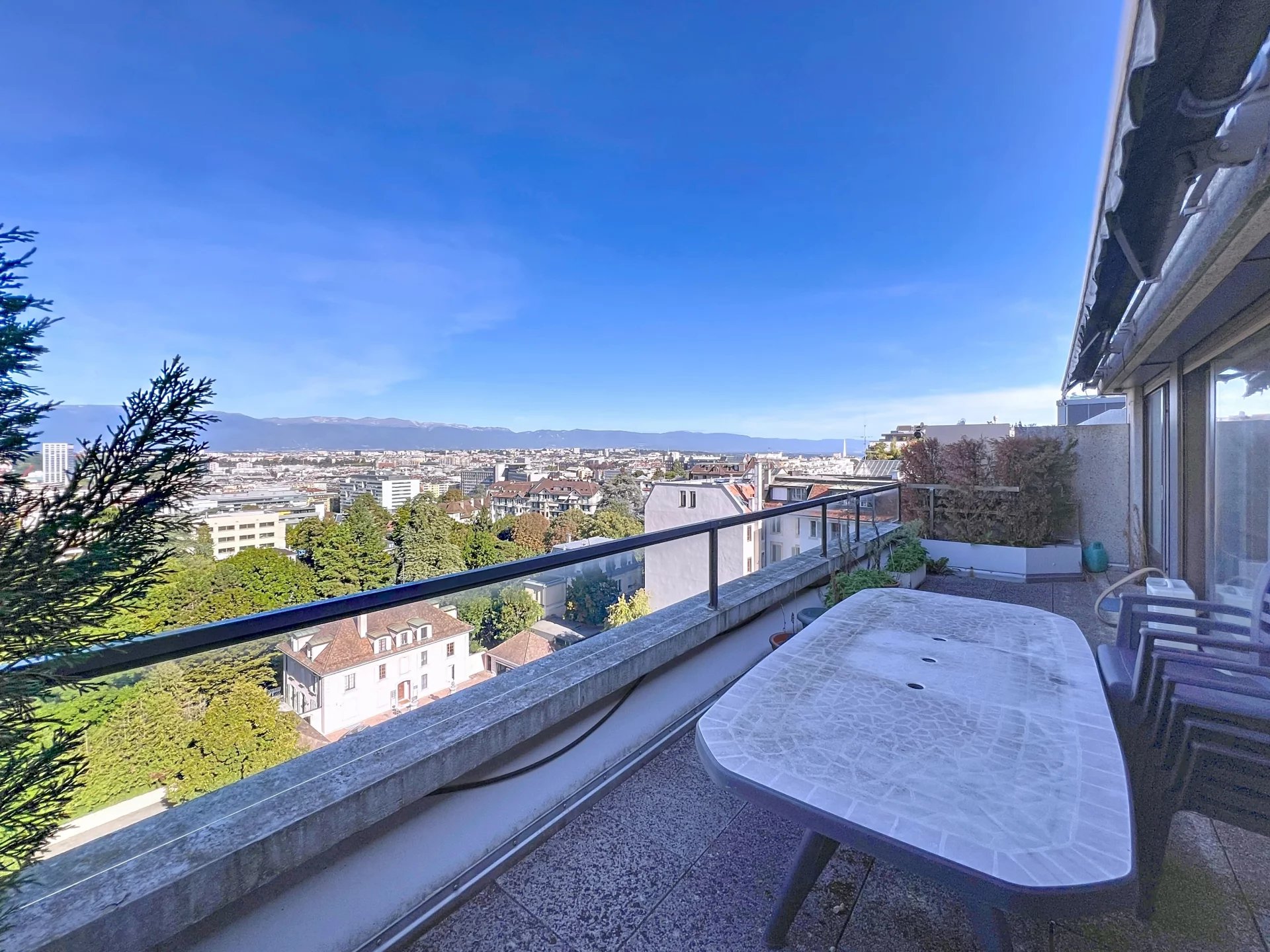 Superbe attique au sein d’une résidence de prestige – Champel