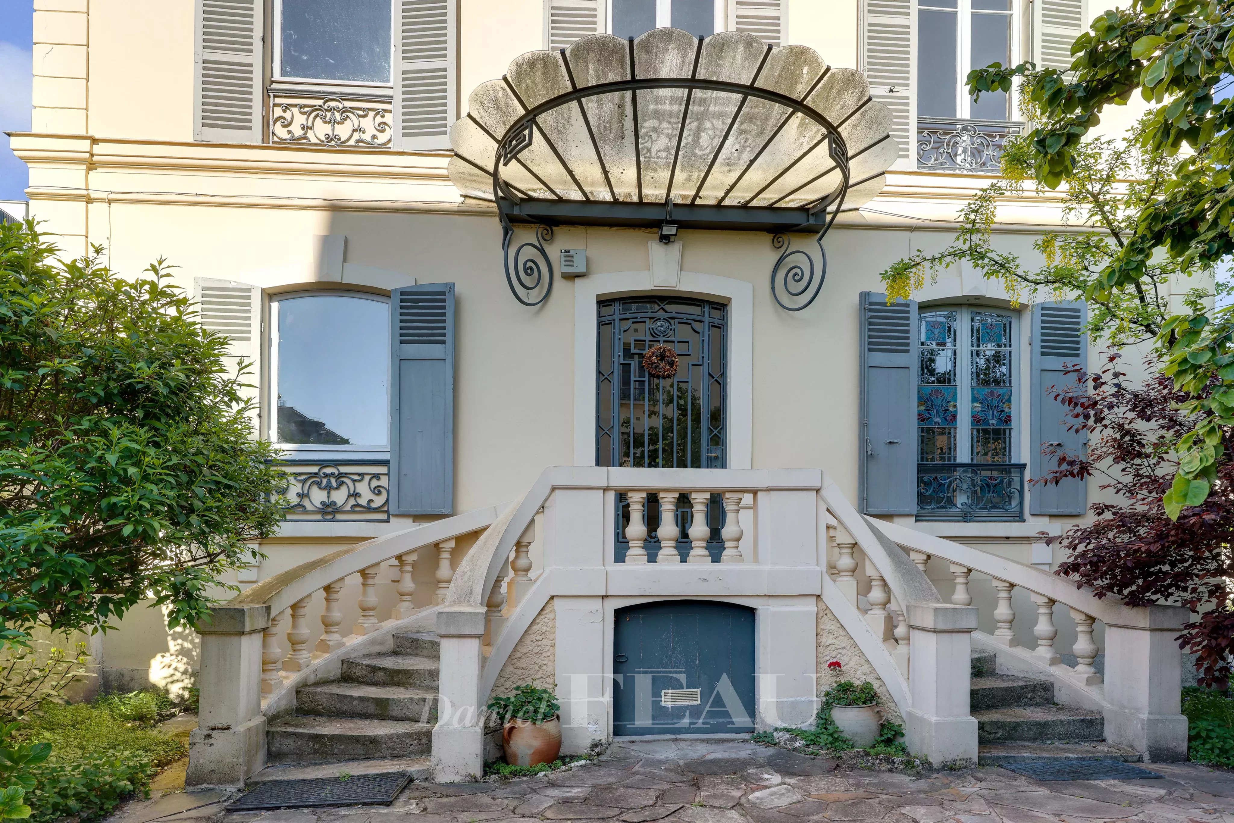 Versailles Notre-Dame  -  An elegant family home with a garage, an annex and a garden