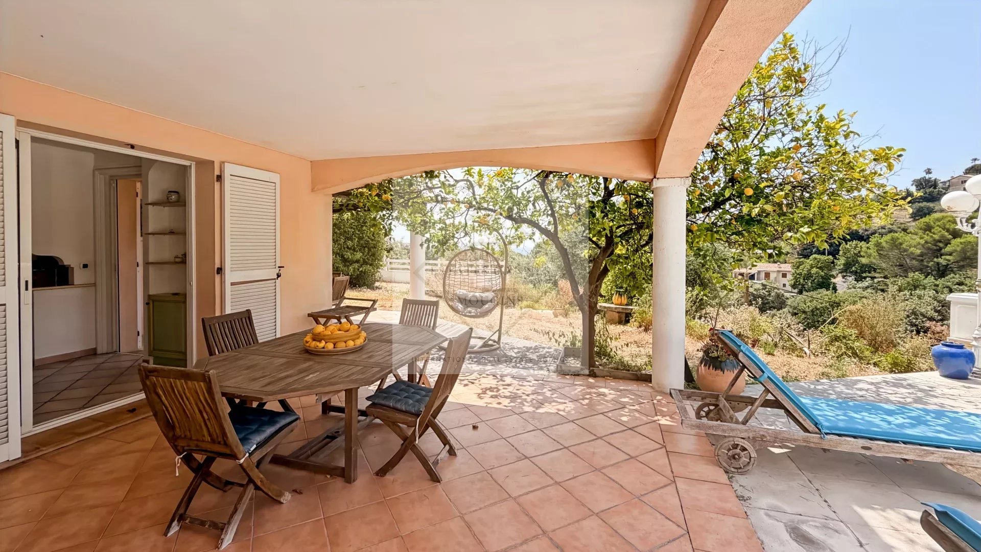À VENDRE – VILLA DE CHARME VUE MER À ANTIBES, CALME ABSOLU — photo 21