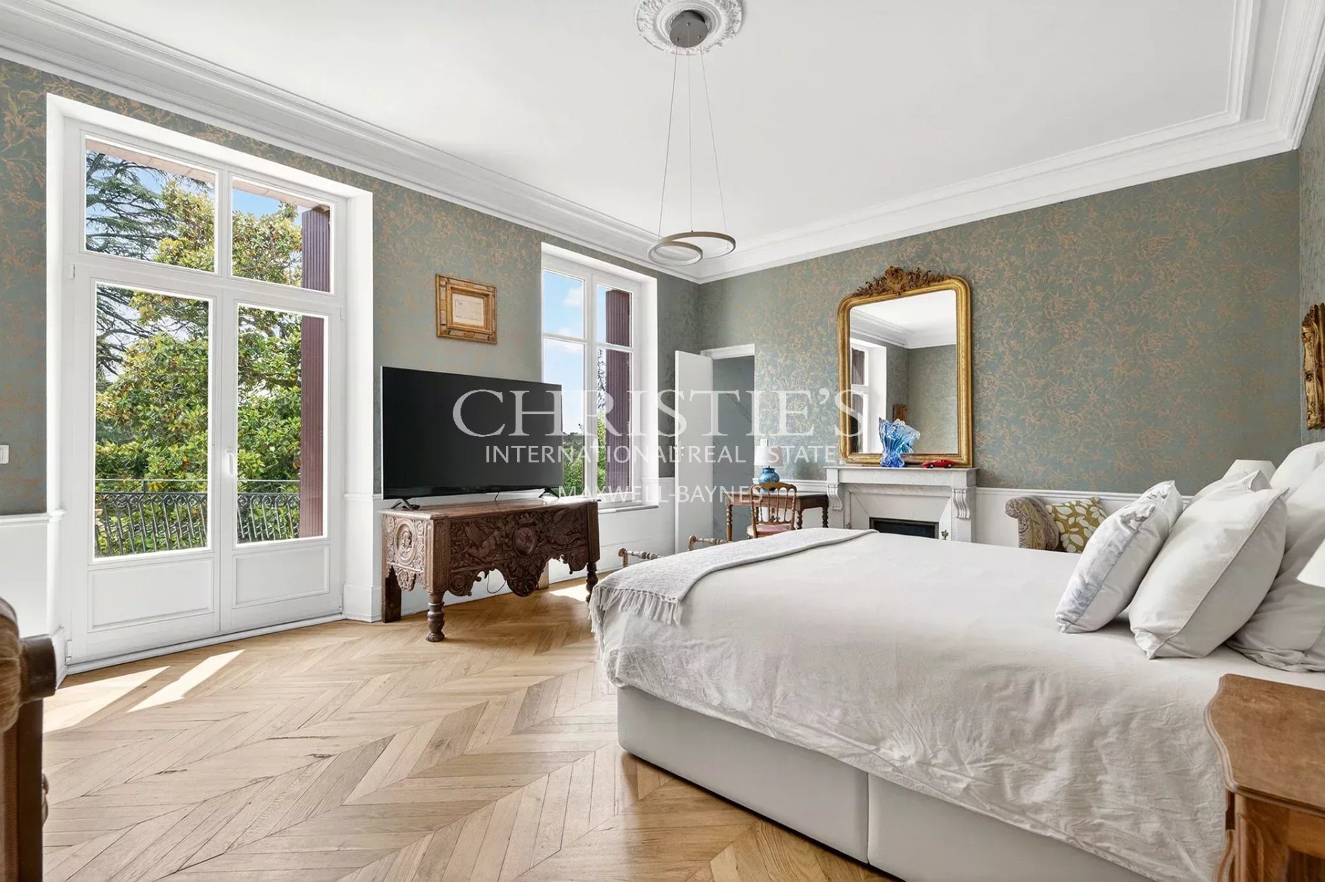 9 Bedroom Chateau's Image 44
